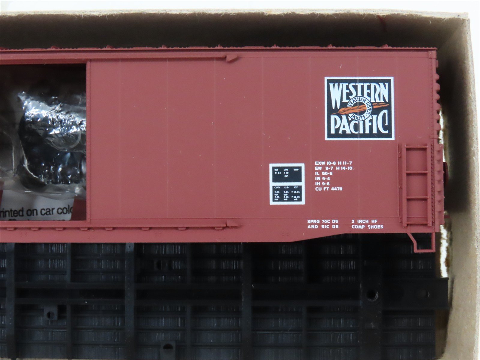 HO Scale Accurail Kit 5809 WP Western Pacific 50' Welded Plug Door Box Car 60428