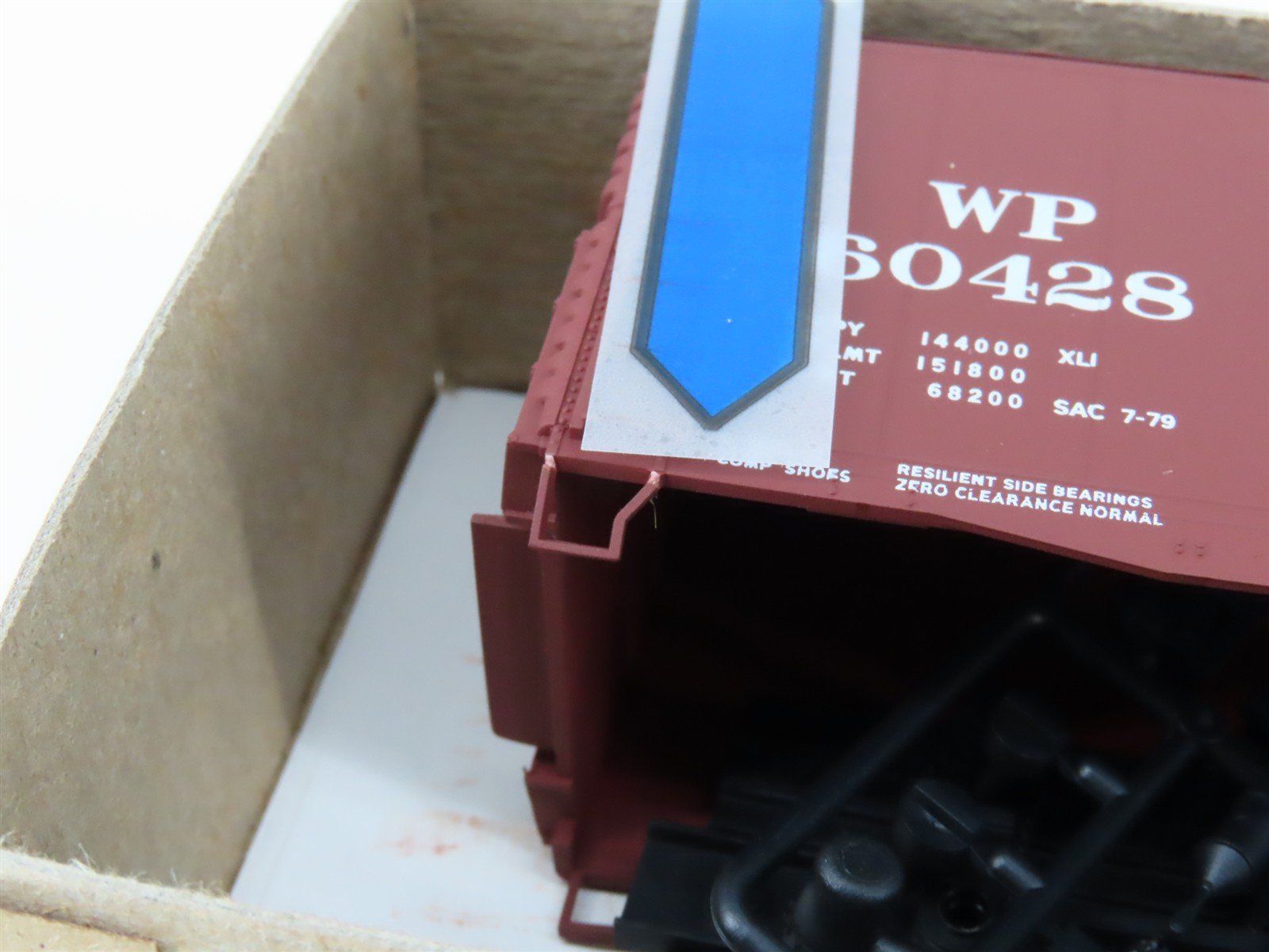 HO Scale Accurail Kit 5809 WP Western Pacific 50' Welded Plug Door Box Car 60428