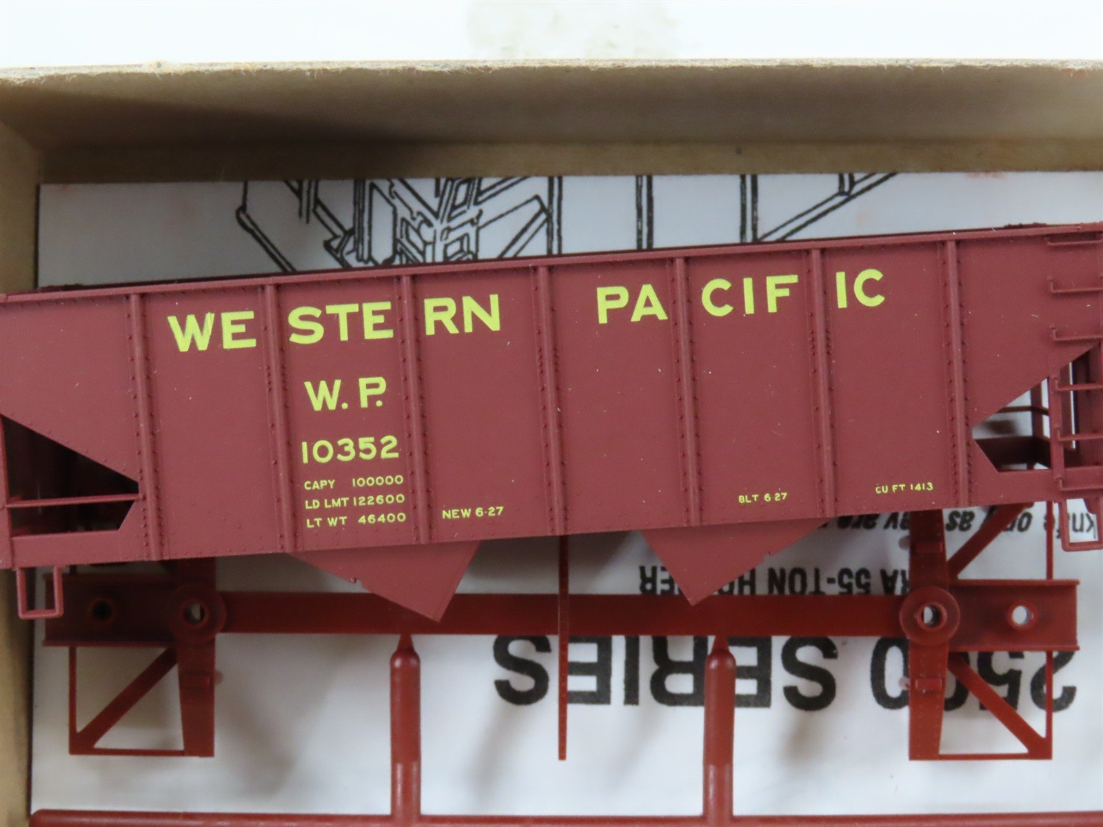 HO Scale Accurail Kit 2558.3 WP Western Pacific Railroad 2-Bay Hopper #10352