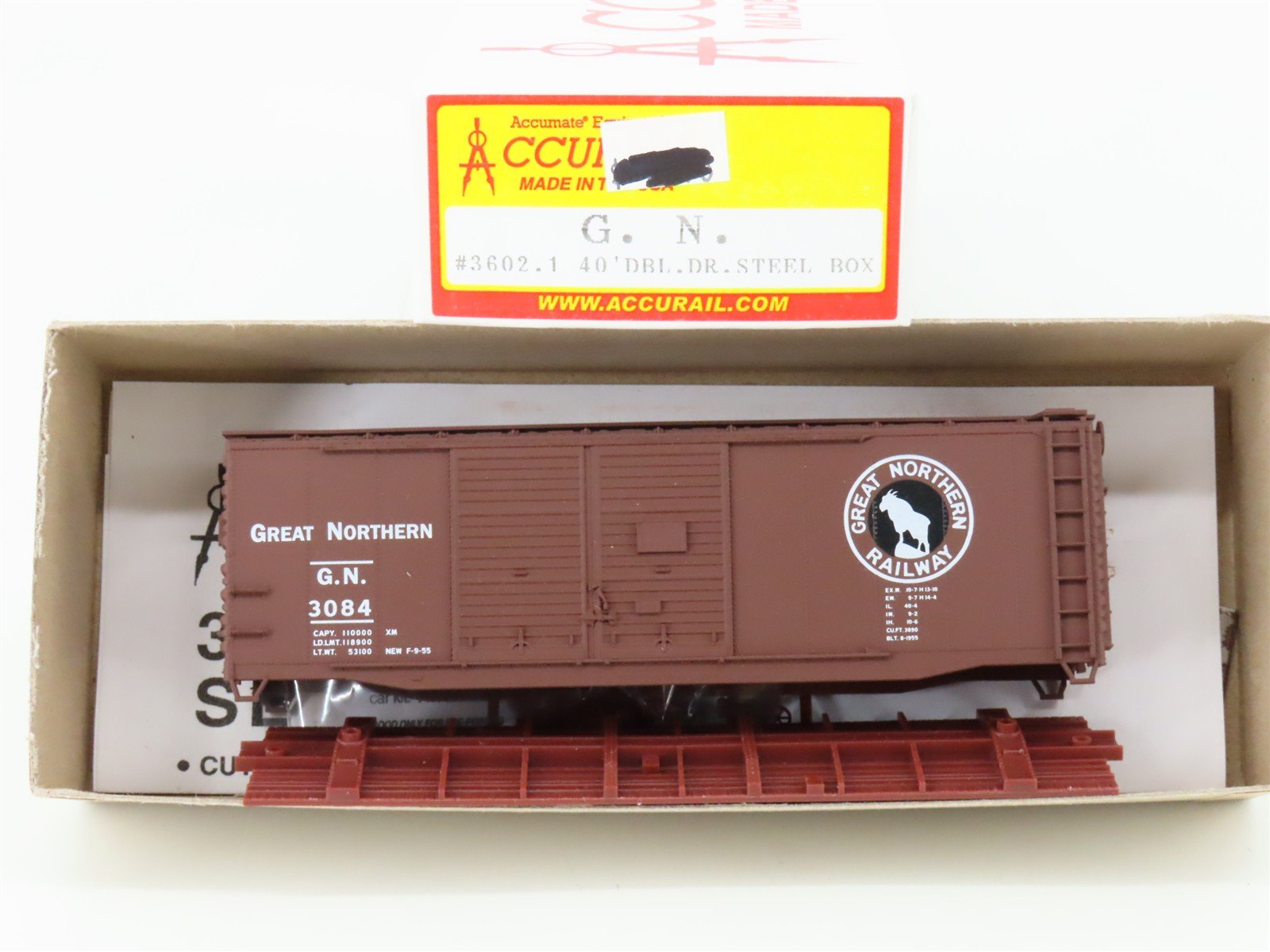 HO Scale Accurail Kit 3602.1 GN Great Northern 40' Double Door Box Car #3084