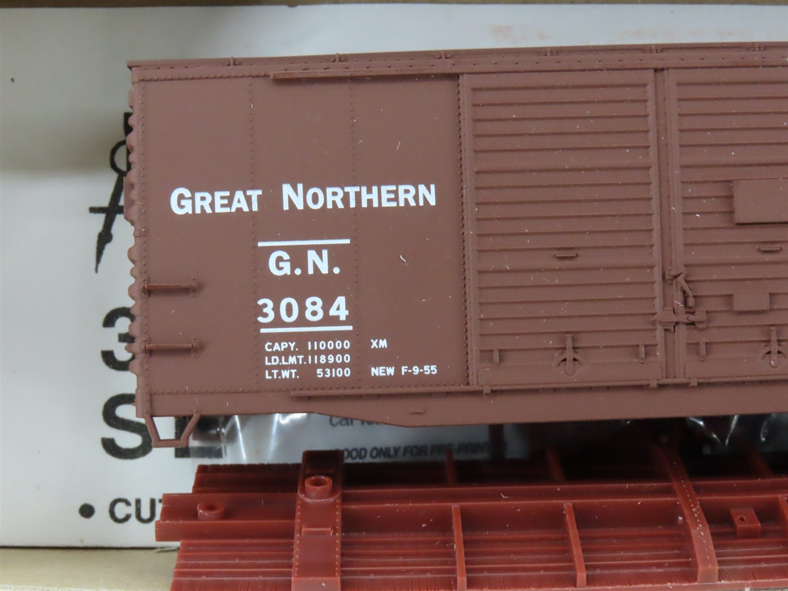 HO Scale Accurail Kit 3602.1 GN Great Northern 40' Double Door Box Car #3084