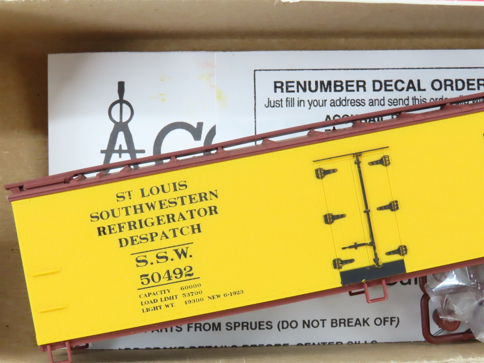 HO Scale Accurail Kit 4828 SSW Cotton Belt Route 40' Wood Reefer #50492