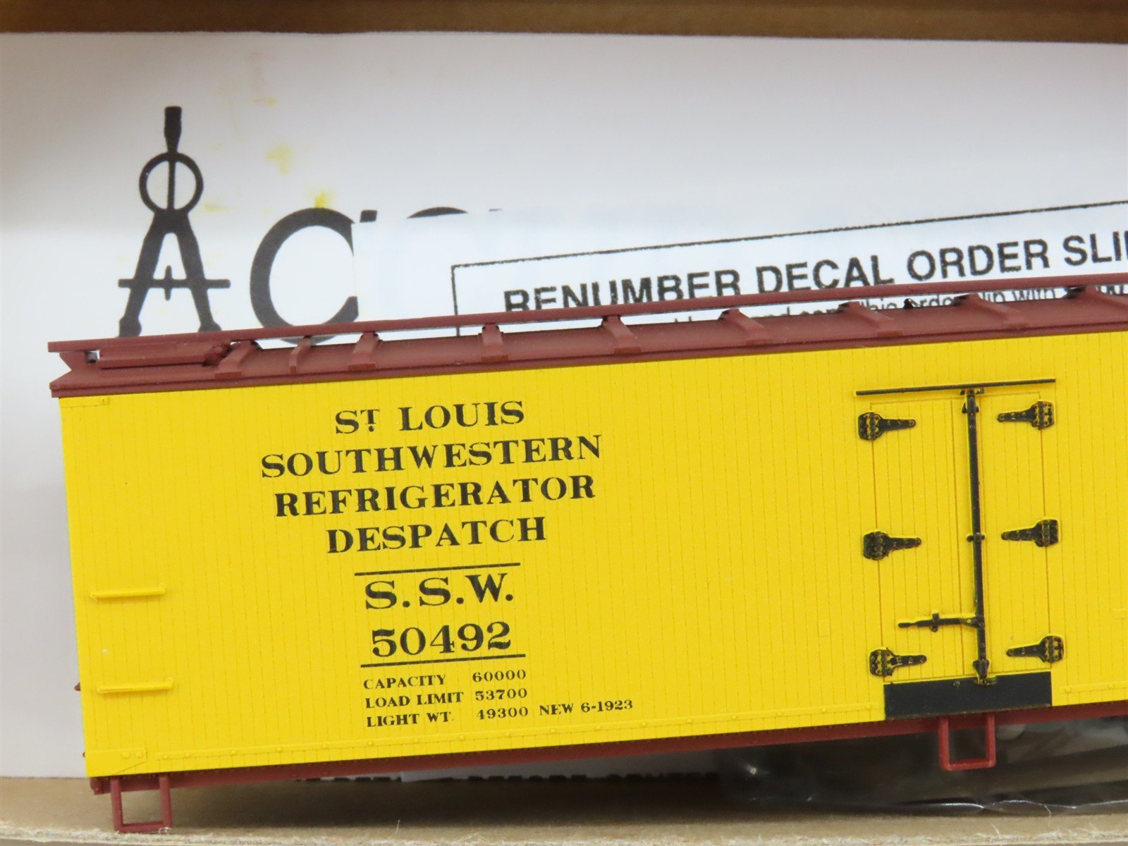 HO Scale Accurail Kit 4828 SSW Cotton Belt Route 40' Wood Reefer #50492