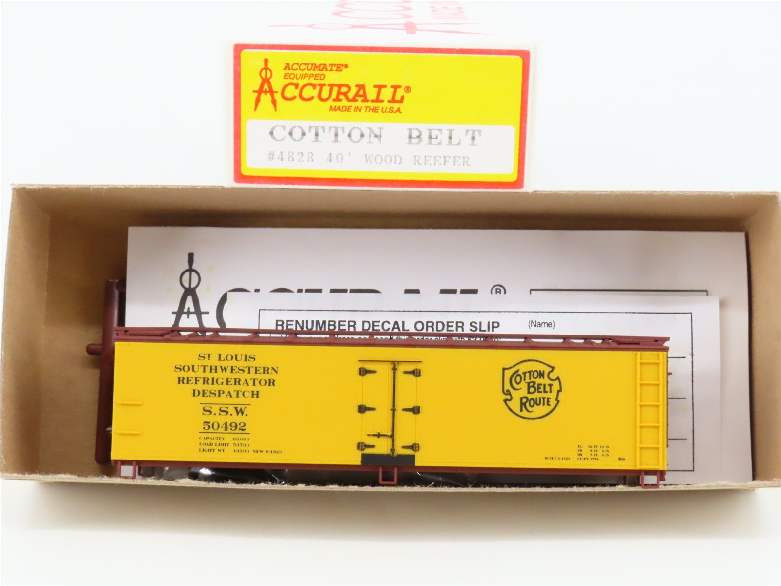 HO Scale Accurail Kit 4828 SSW Cotton Belt Route 40' Wood Reefer #50492