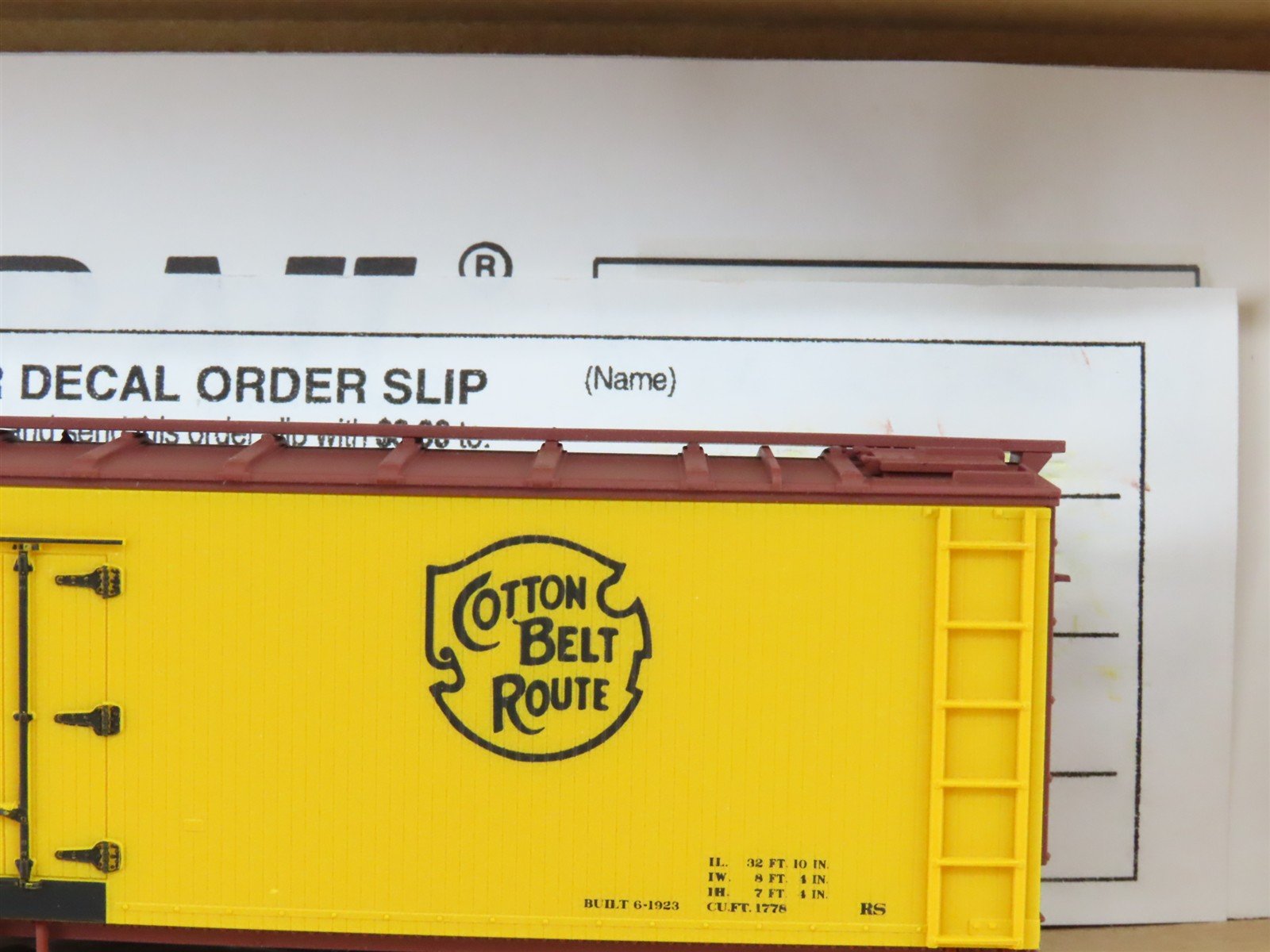 HO Scale Accurail Kit 4828 SSW Cotton Belt Route 40' Wood Reefer #50492