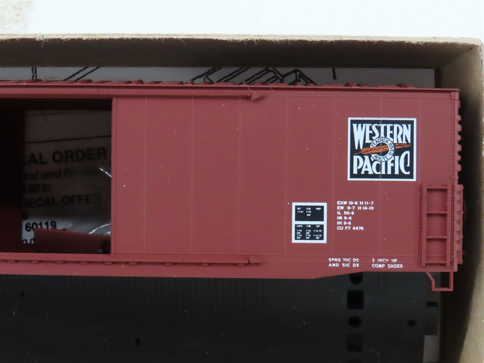 HO Scale Accurail Kit 5809 WP Western Pacific 50' Welded Plug Door Box Car 60428