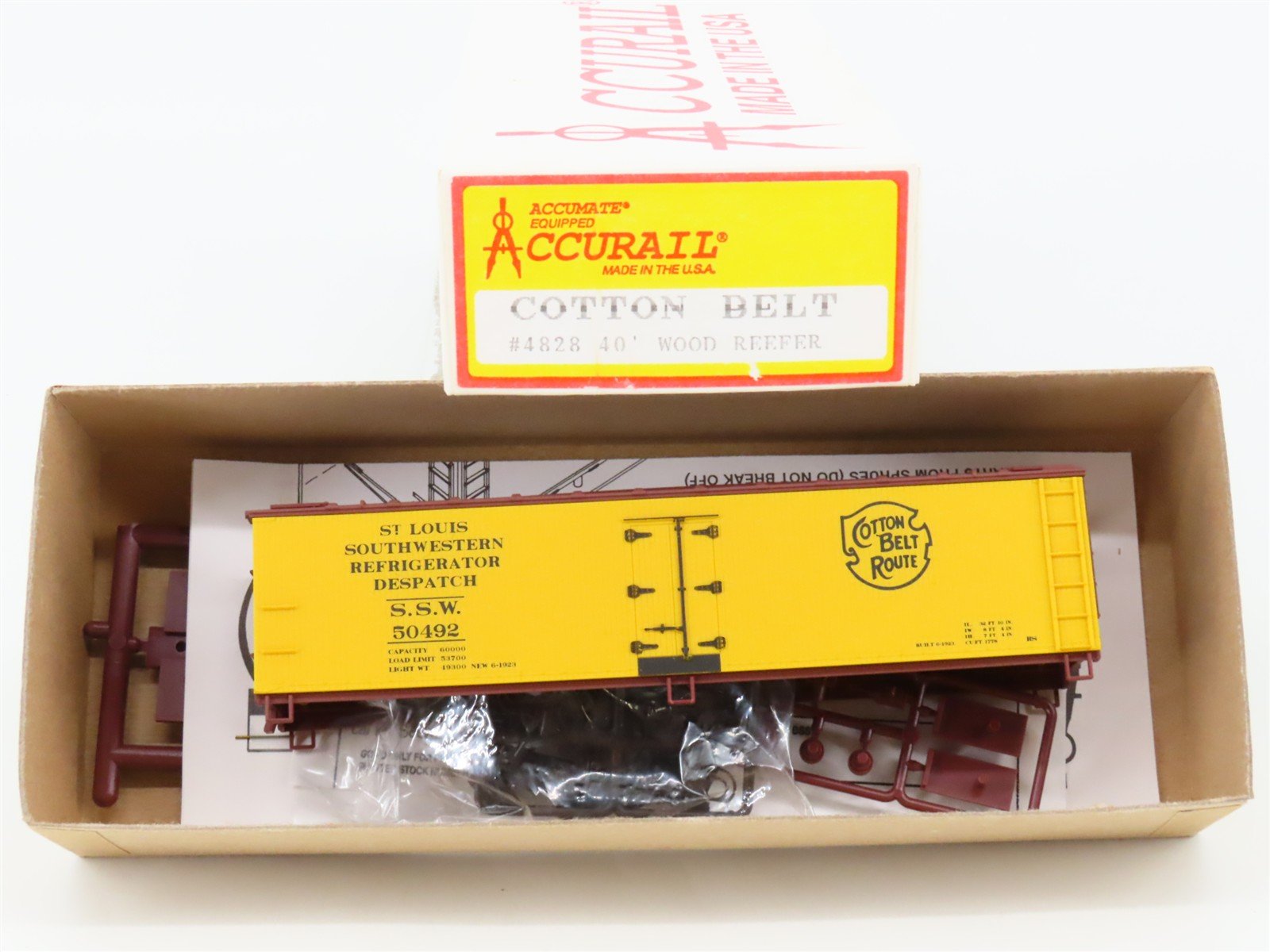 HO Scale Accurail Kit 4828 SSW Cotton Belt Route 40' Wood Reefer #50492