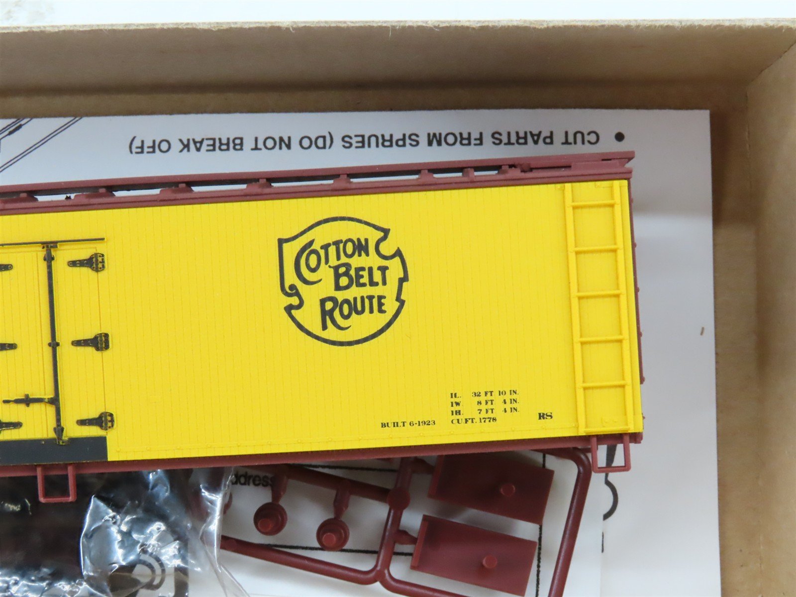 HO Scale Accurail Kit 4828 SSW Cotton Belt Route 40' Wood Reefer #50492