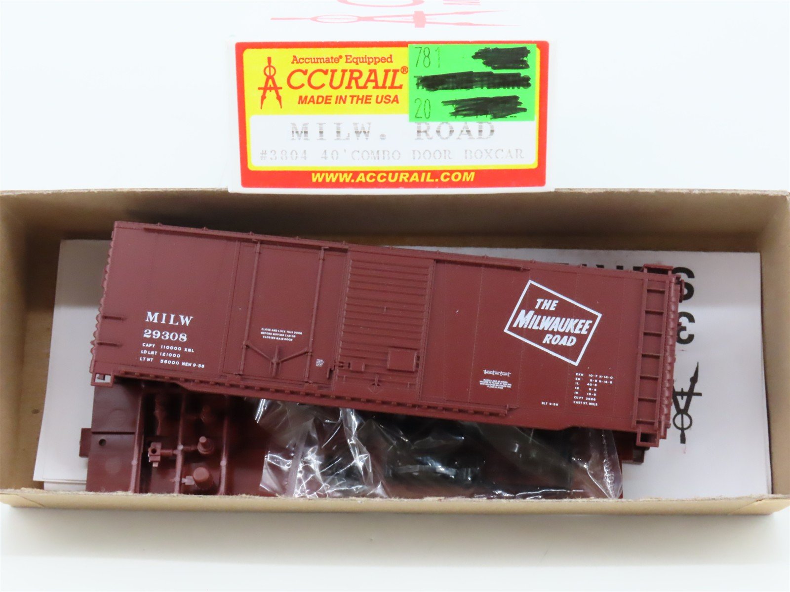 HO Accurail Kit 3804 MILW Milwaukee Road 40' Combination Door Box Car #29308