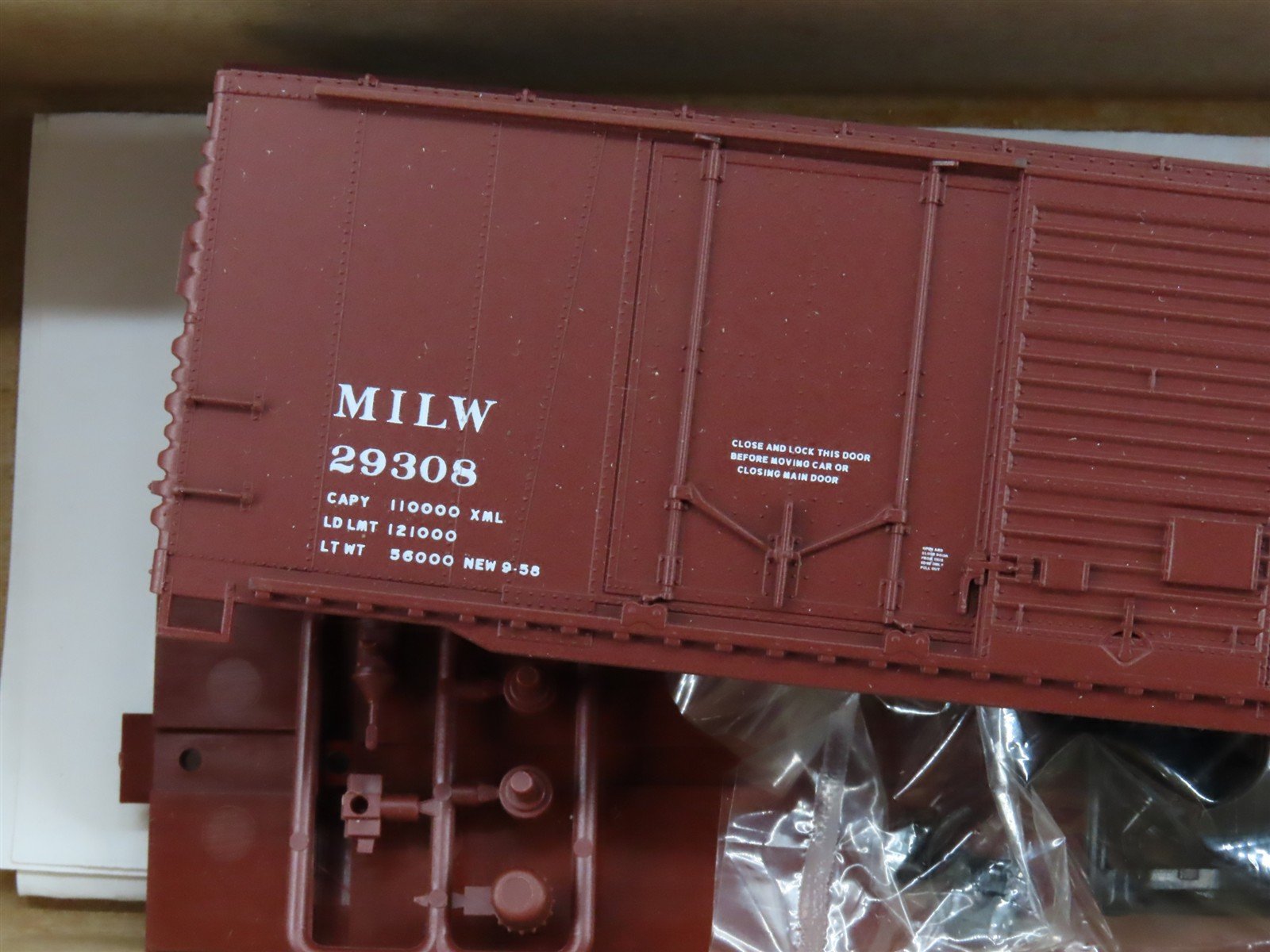 HO Accurail Kit 3804 MILW Milwaukee Road 40' Combination Door Box Car #29308