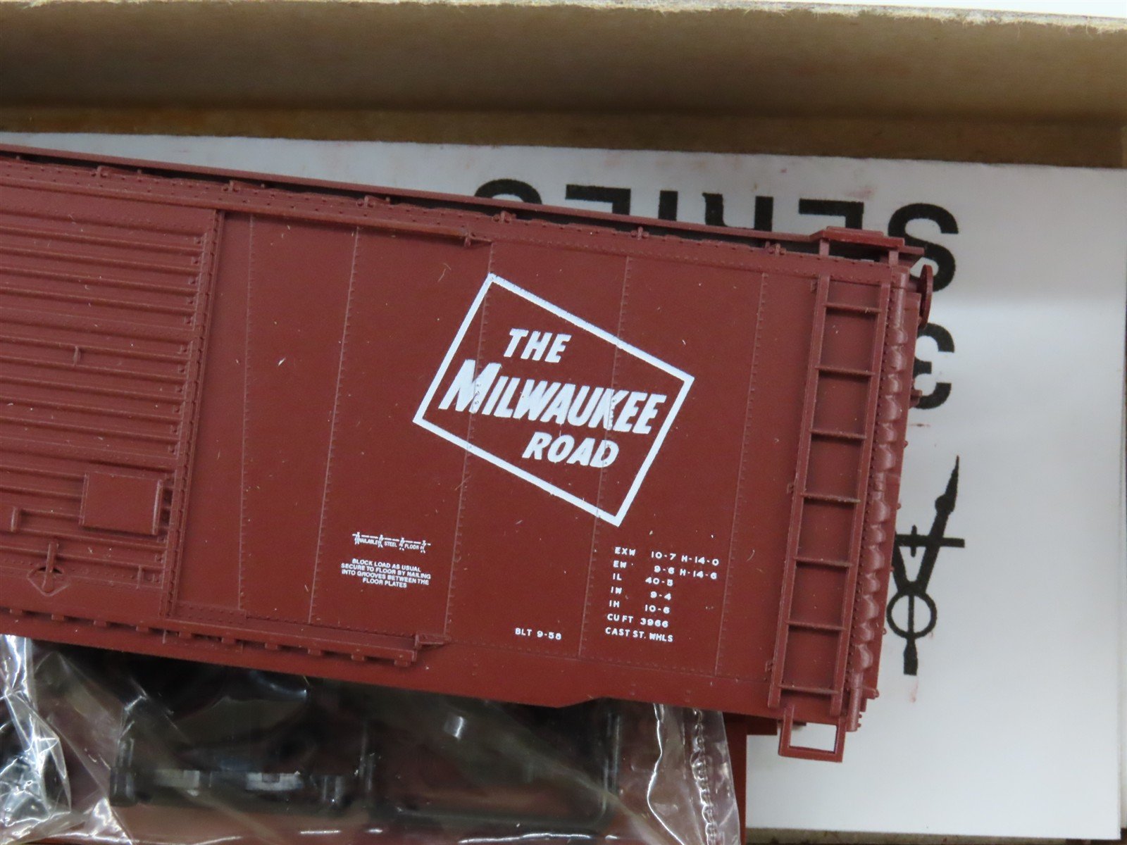 HO Accurail Kit 3804 MILW Milwaukee Road 40' Combination Door Box Car #29308