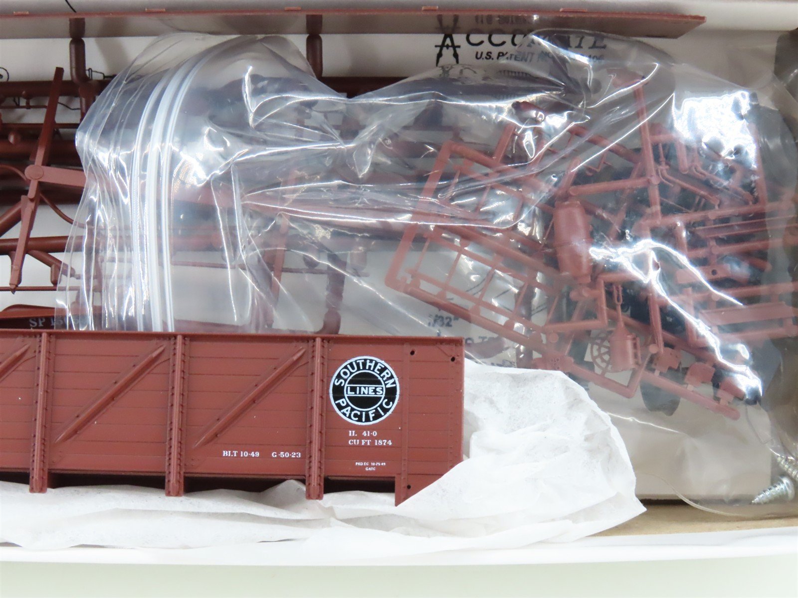 HO Scale Red Caboose Kit RC-5101-19 SP Southern Pacific Railroad Gondola #150591
