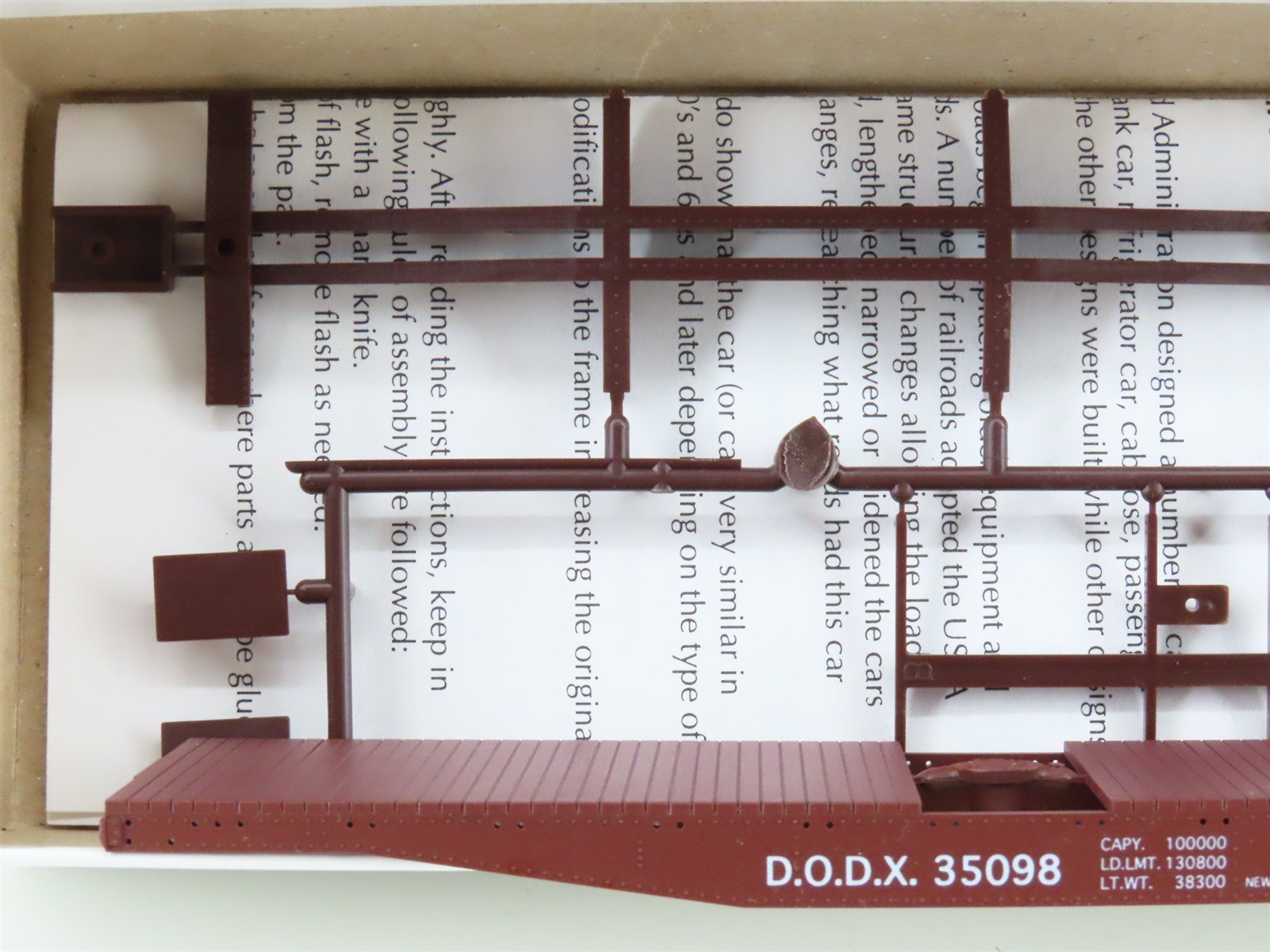 HO Scale Red Caboose Kit RC-2240b DODX Department of Defense 42' Flat Car #35098