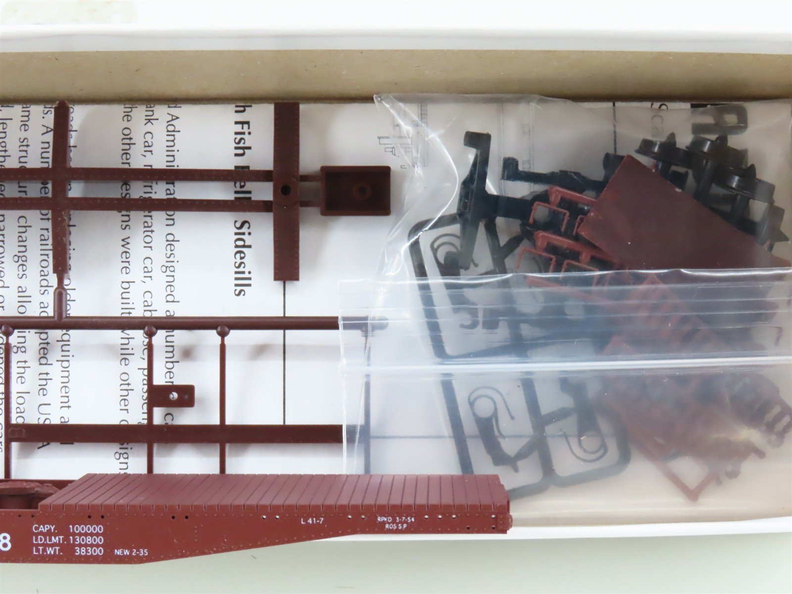 HO Scale Red Caboose Kit RC-2240b DODX Department of Defense 42' Flat Car #35098