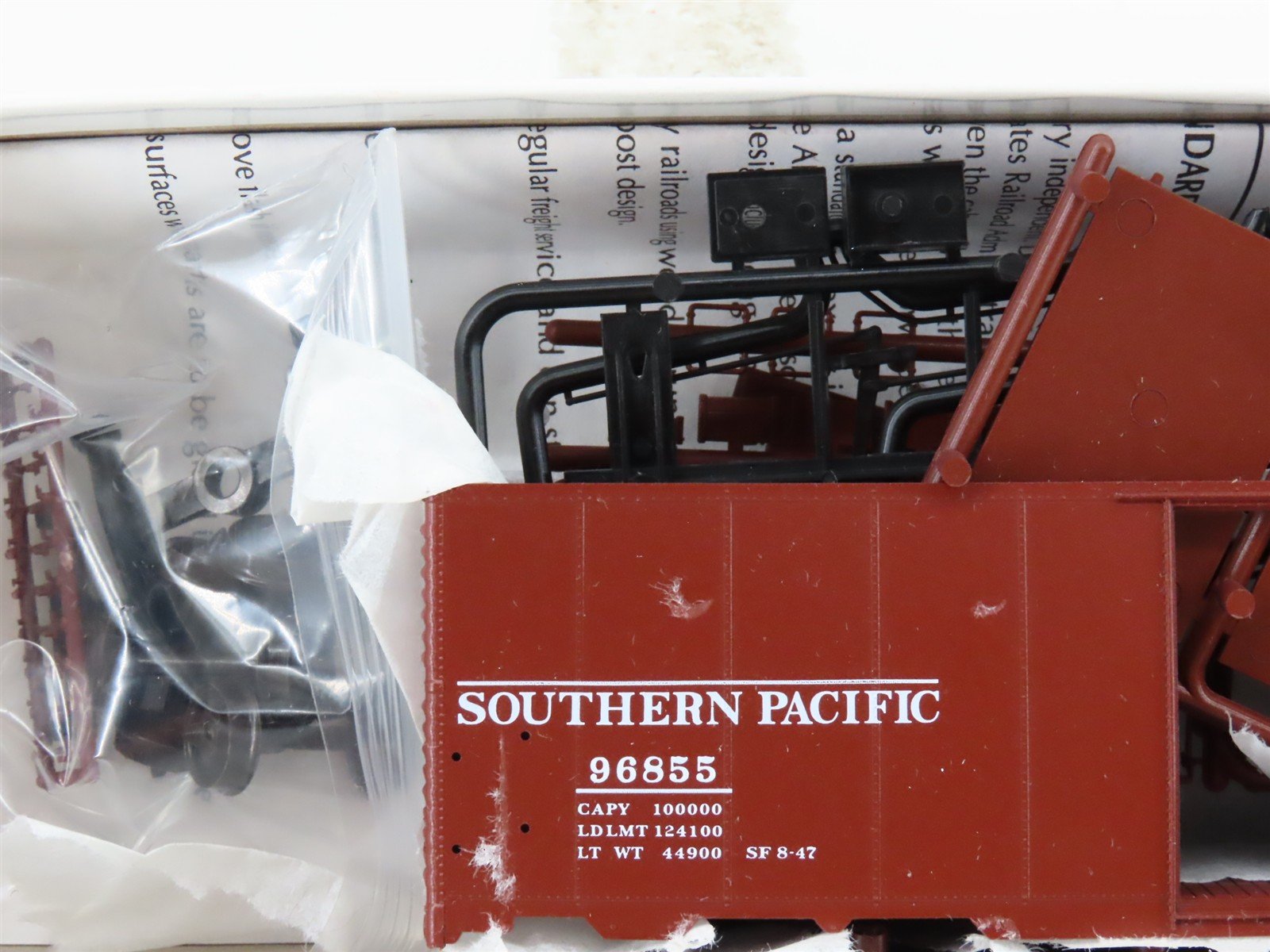 HO Scale Red Caboose Kit RC-8038-1f SP Southern Pacific 40' Box Car #96855