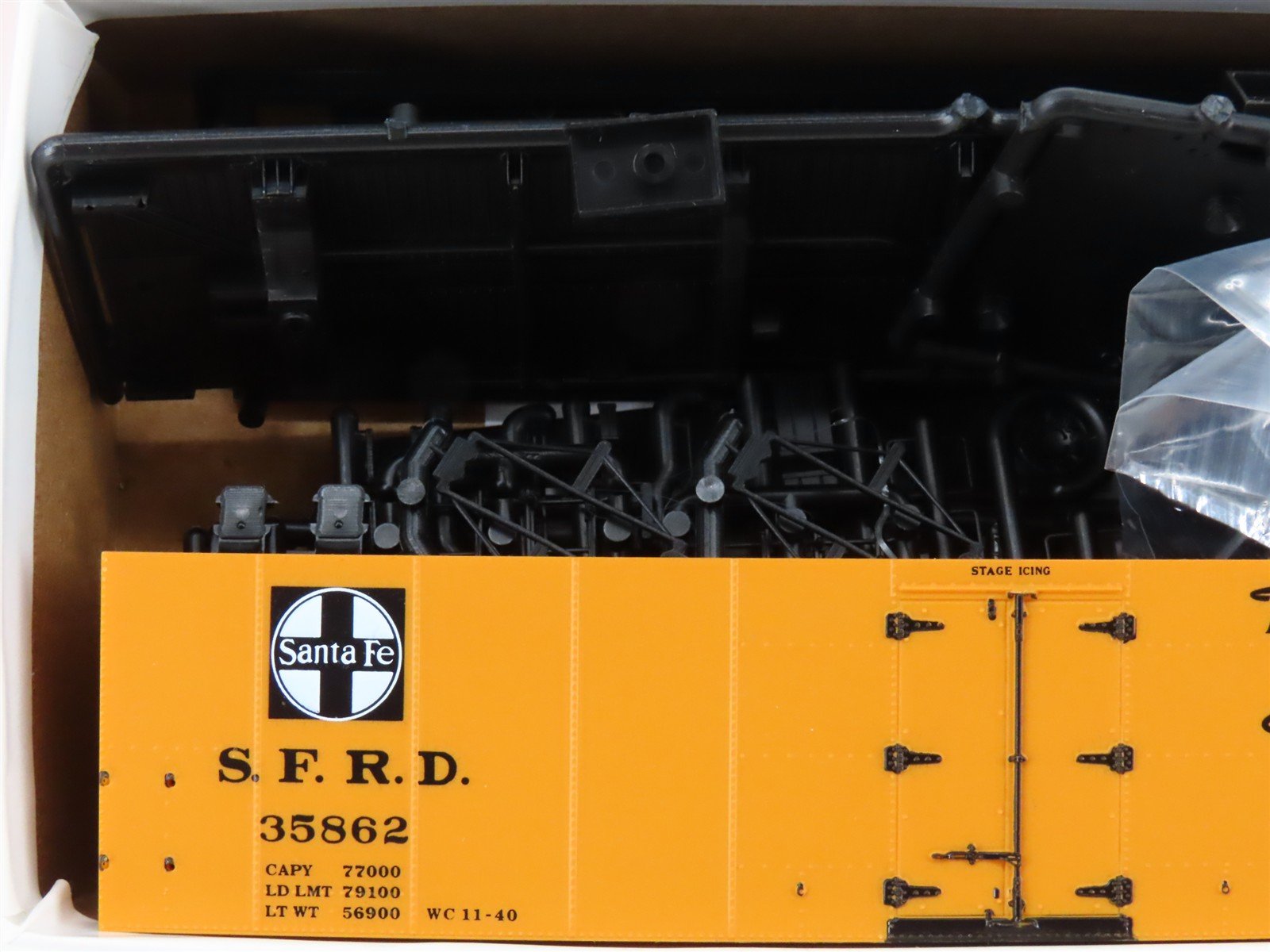 HO Scale InterMountain Kit 41101-20 SFRD Santa Fe Super Chief Reefer #35862