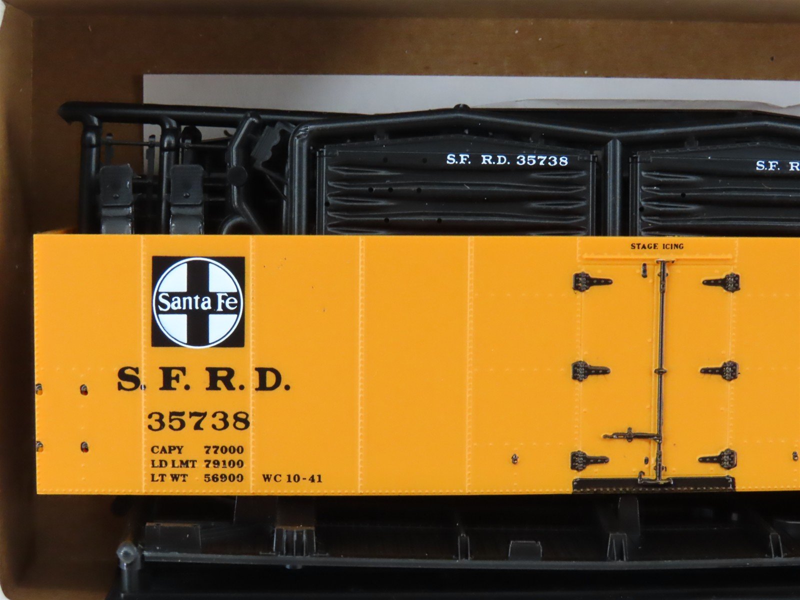 HO Scale InterMountain Kit 41102-17 SFRD Santa Fe El Capitan Reefer #35738