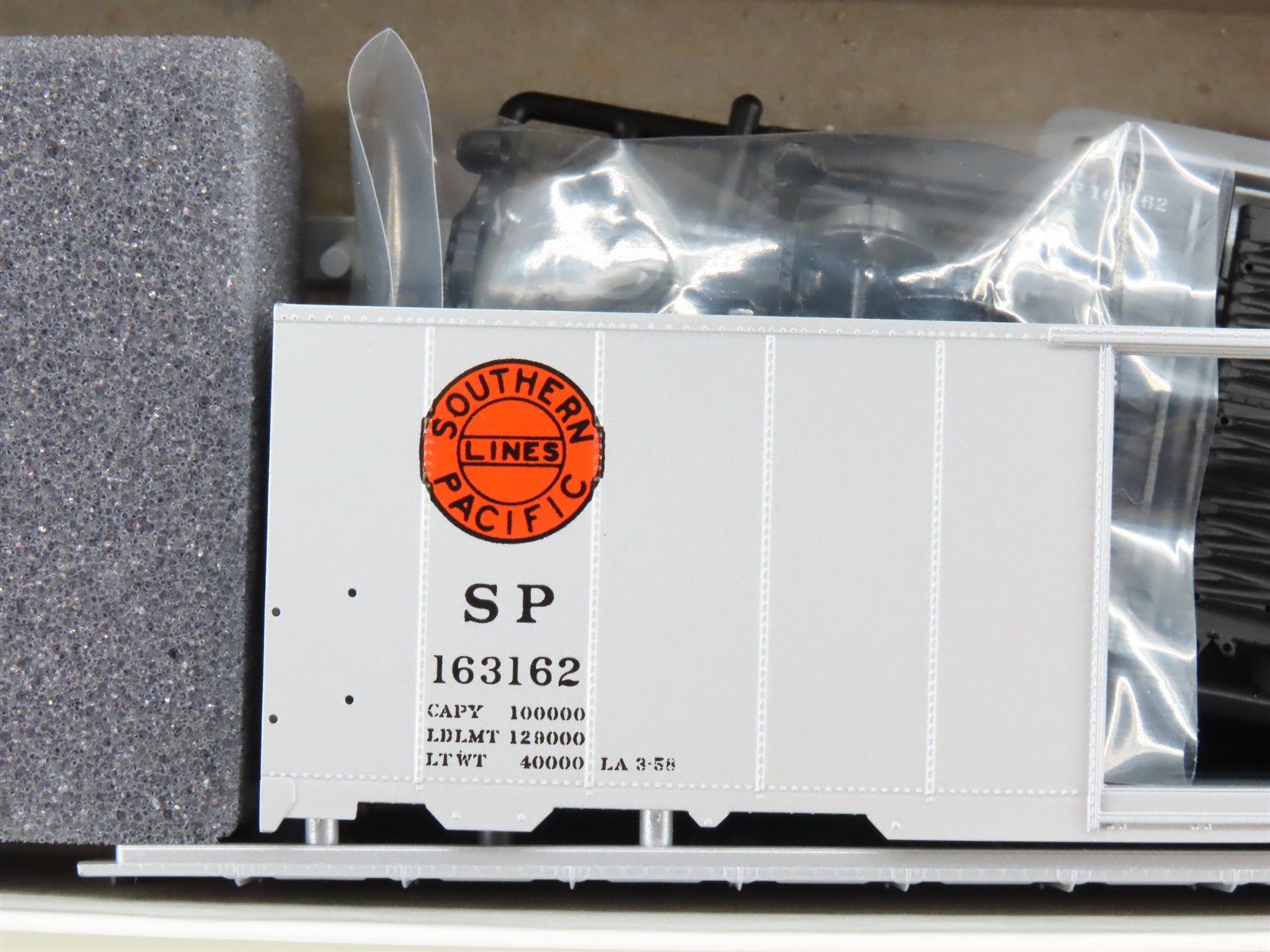 HO InterMountain Kit 40732-06 SP Southern Pacific Overnights Box Car #163162