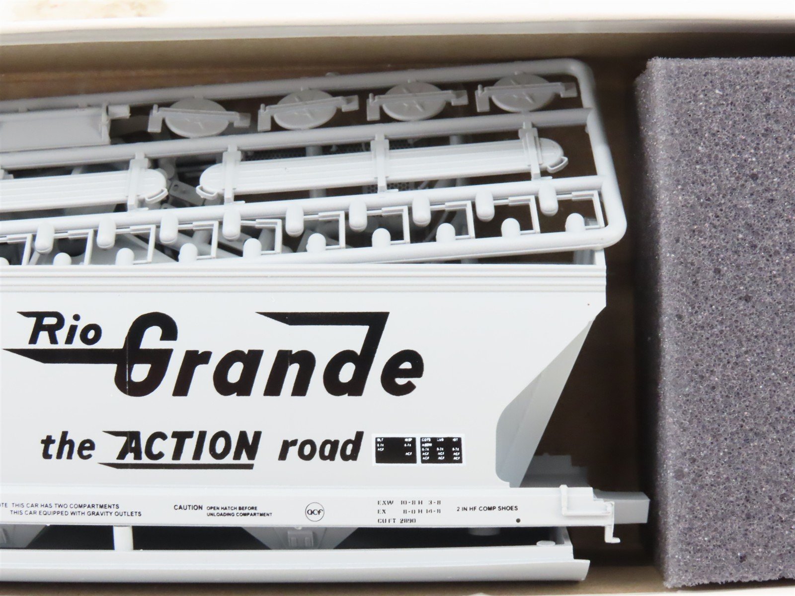 HO Scale InterMountain Kit 41504-31 D&RGW Rio Grande 2-Bay Hopper #10094