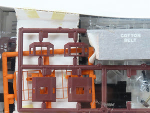 HO Scale Walthers Kit 932-4362 SSW Cotton Belt Bay Window Caboose #81 - Sealed