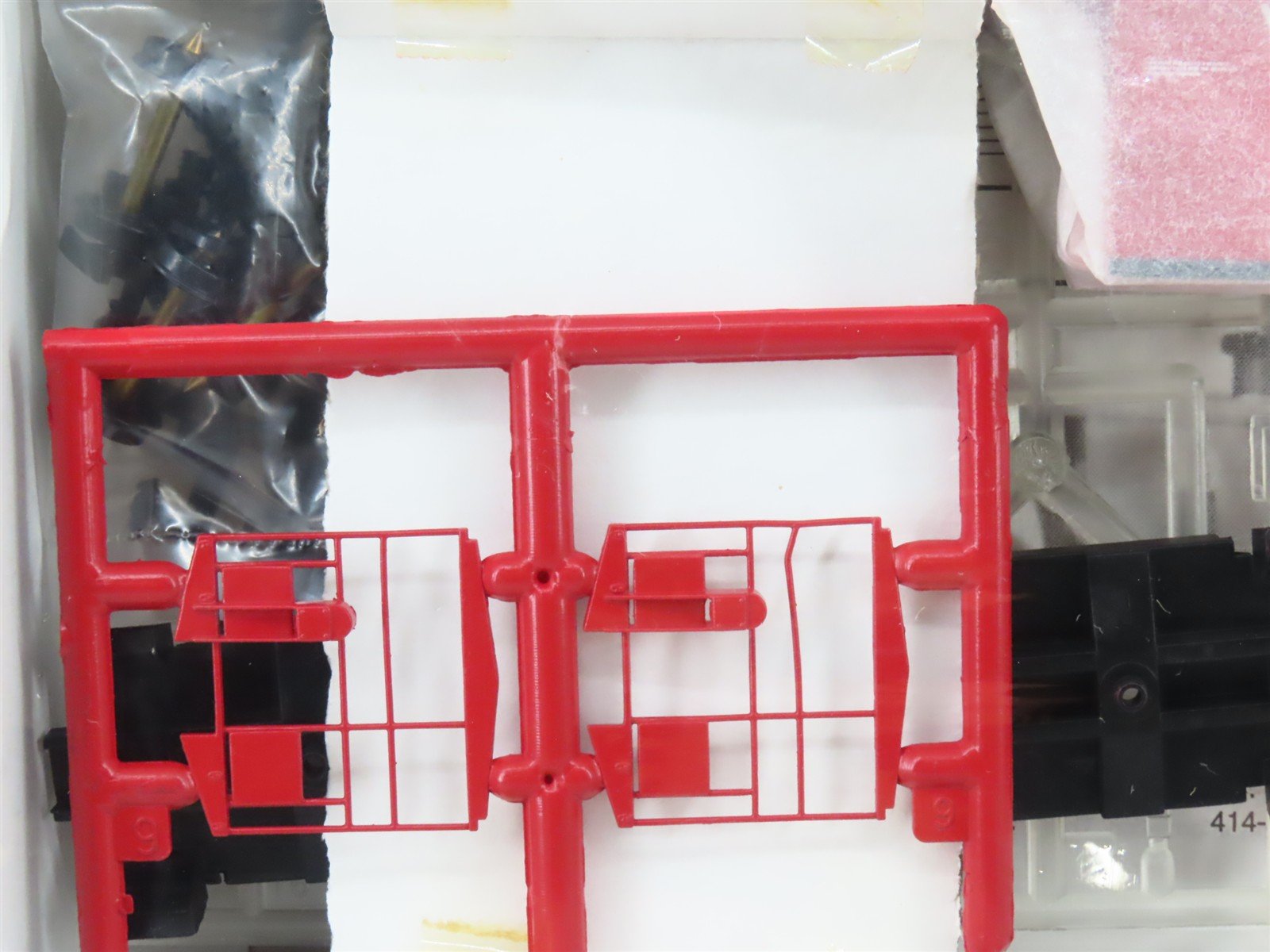 HO Walthers Kit 932-4359 WP Western Pacific Bay Window Caboose #482 - Sealed