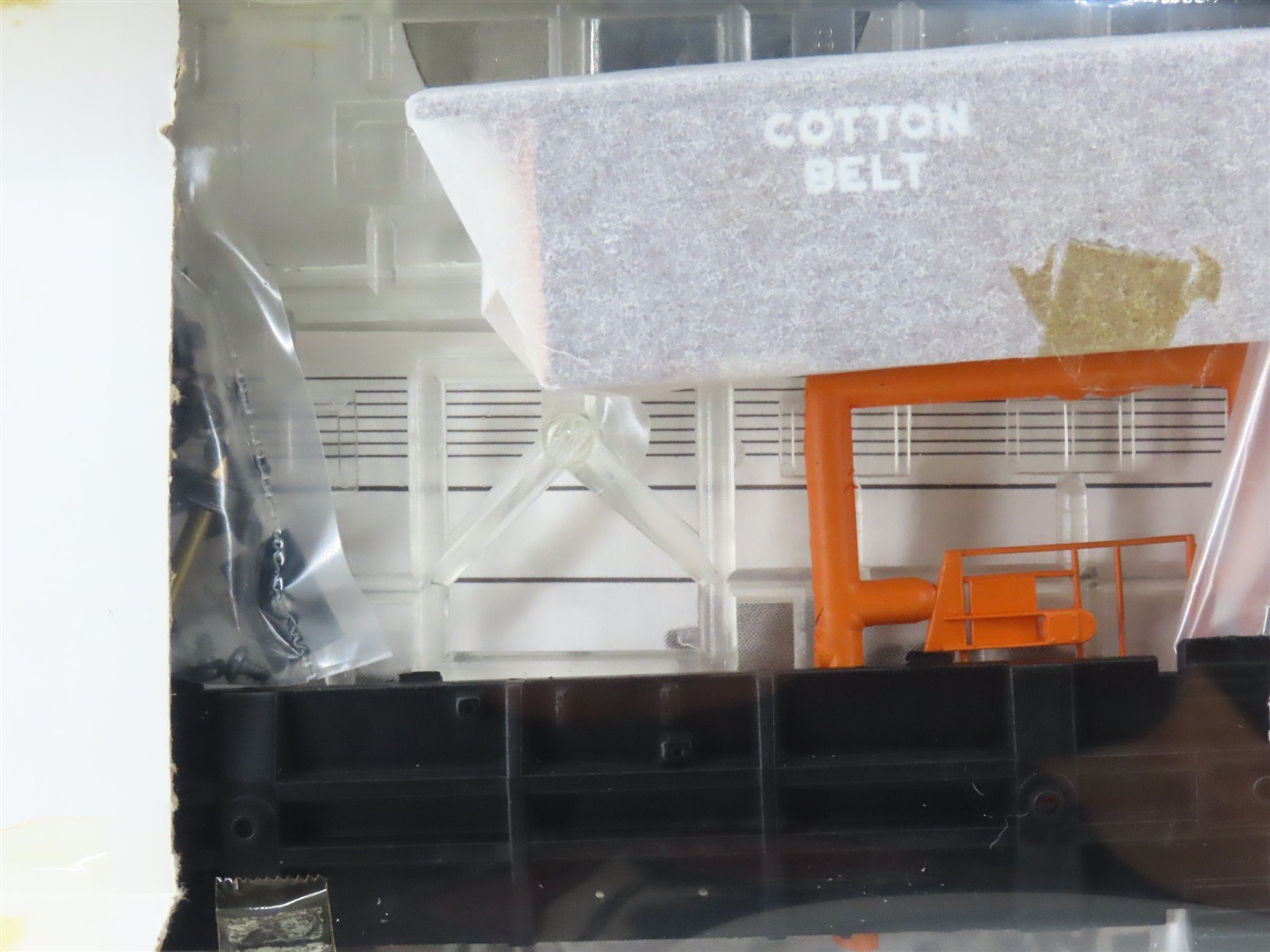 HO Scale Walthers Kit 932-4362 SSW Cotton Belt Bay Window Caboose #84 - Sealed