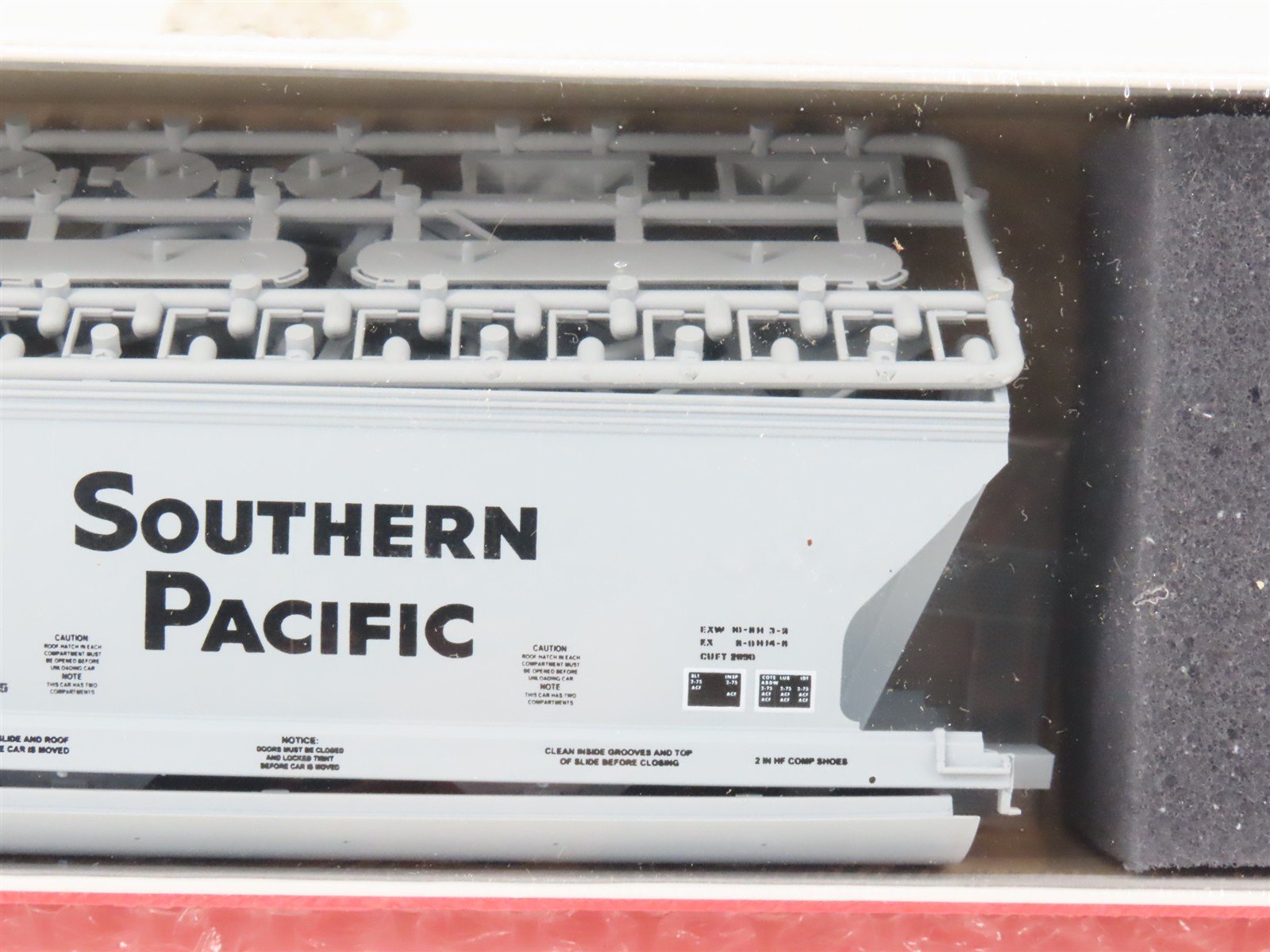 HO InterMountain Kit 41511-02 SP Southern Pacific 2-Bay Hopper #490142 - Sealed