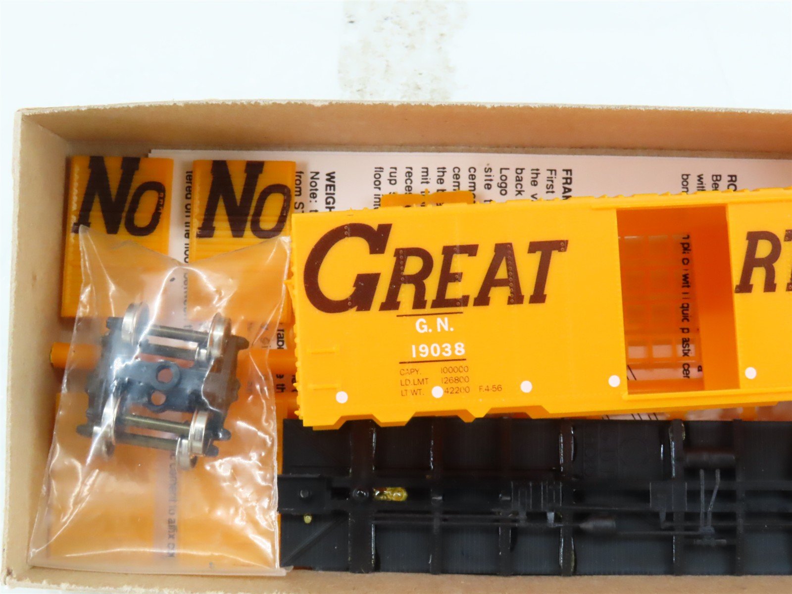 HO Scale C&BT Shops Kit 4501 GN Great Northern Single Door Box Car #19038