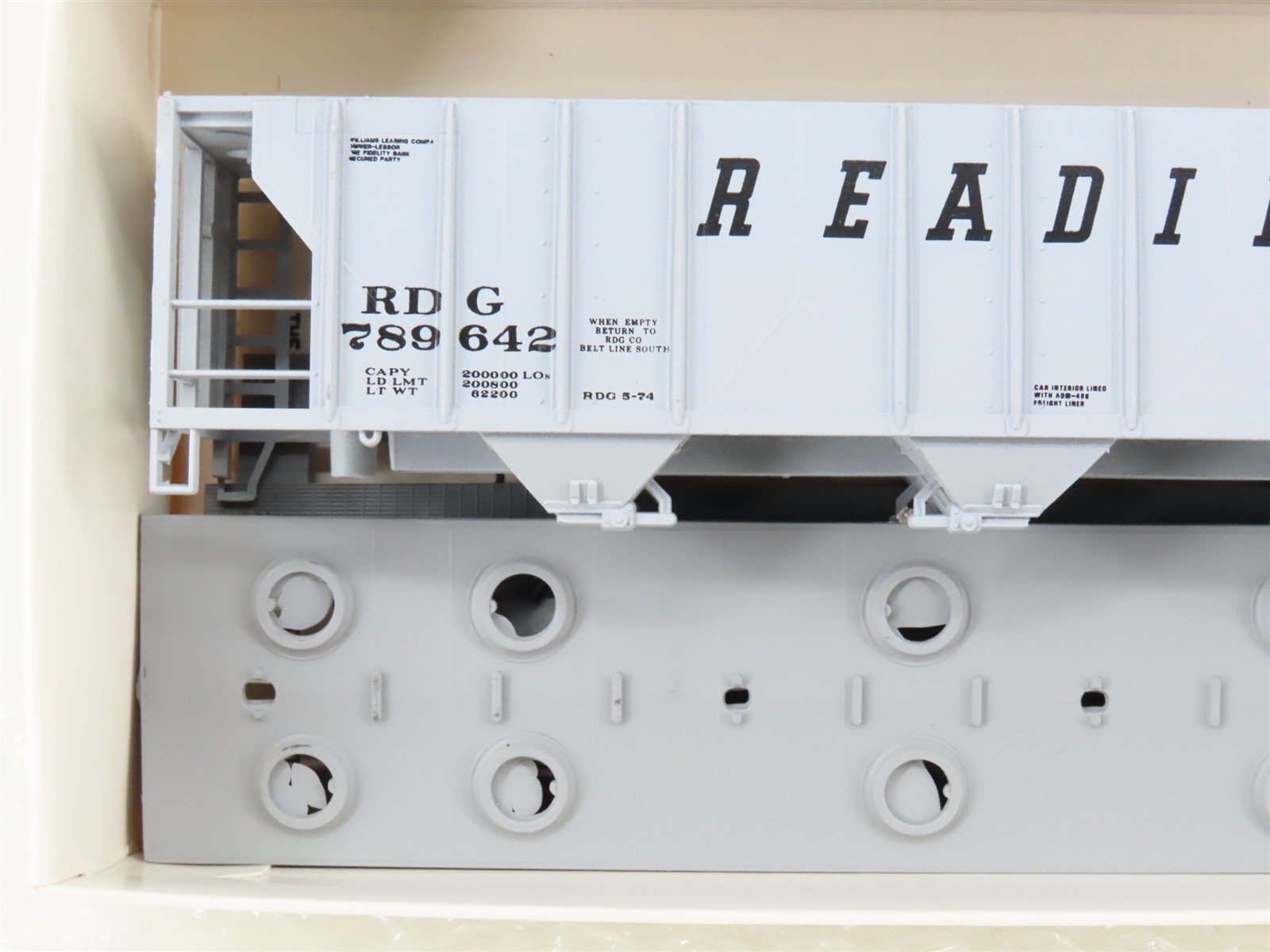 HO Scale Robin's Rails Bev-Bel Kit 9996 RDG Reading 3-Bay Hopper #789642