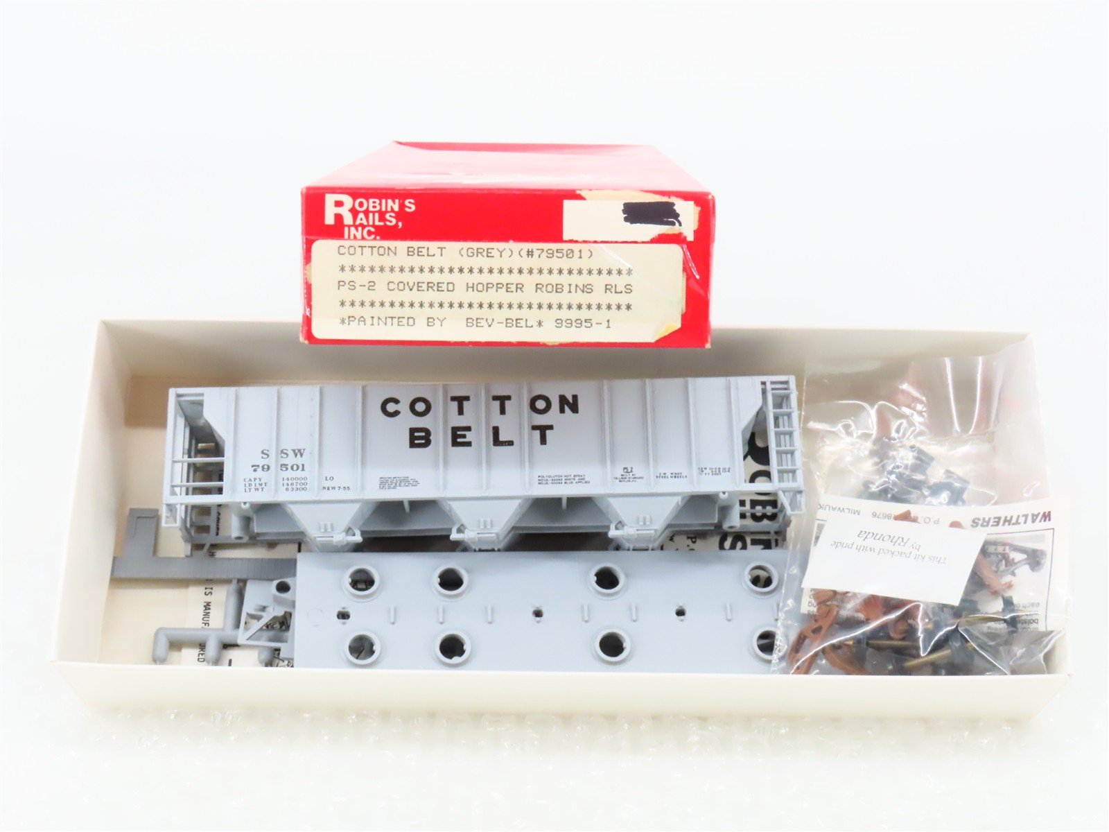 HO Scale Robin's Rails Bev-Bel Kit 9995-1 SSW Cotton Belt 3-Bay Hopper #79501