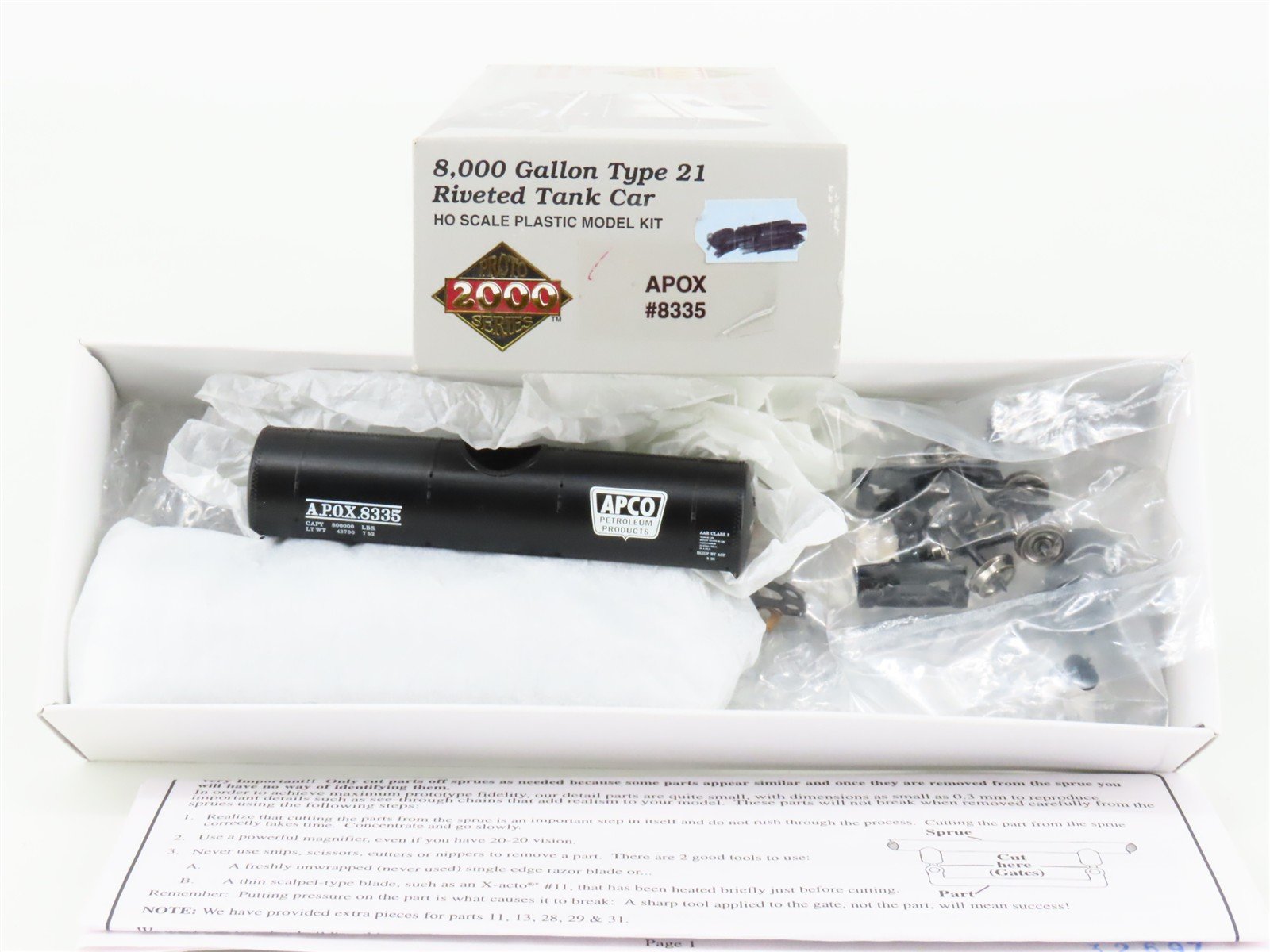 HO Scale PROTO 2000 Kit APOX APCO Petroleum Products Single Dome Tank Car #8335