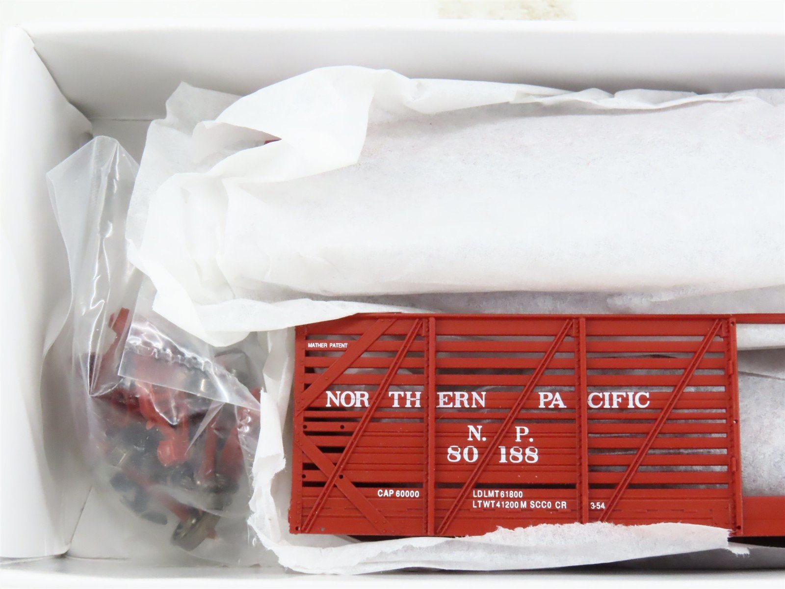 HO PROTO 2000 Kit 21204 NP Northern Pacific 40' Single Deck Stock Car #80188