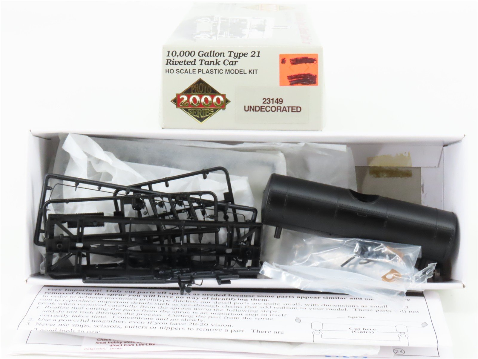 HO Scale PROTO 2000 Kit 23149 Undecorated 10,000 Gallon Single Dome Tank Car