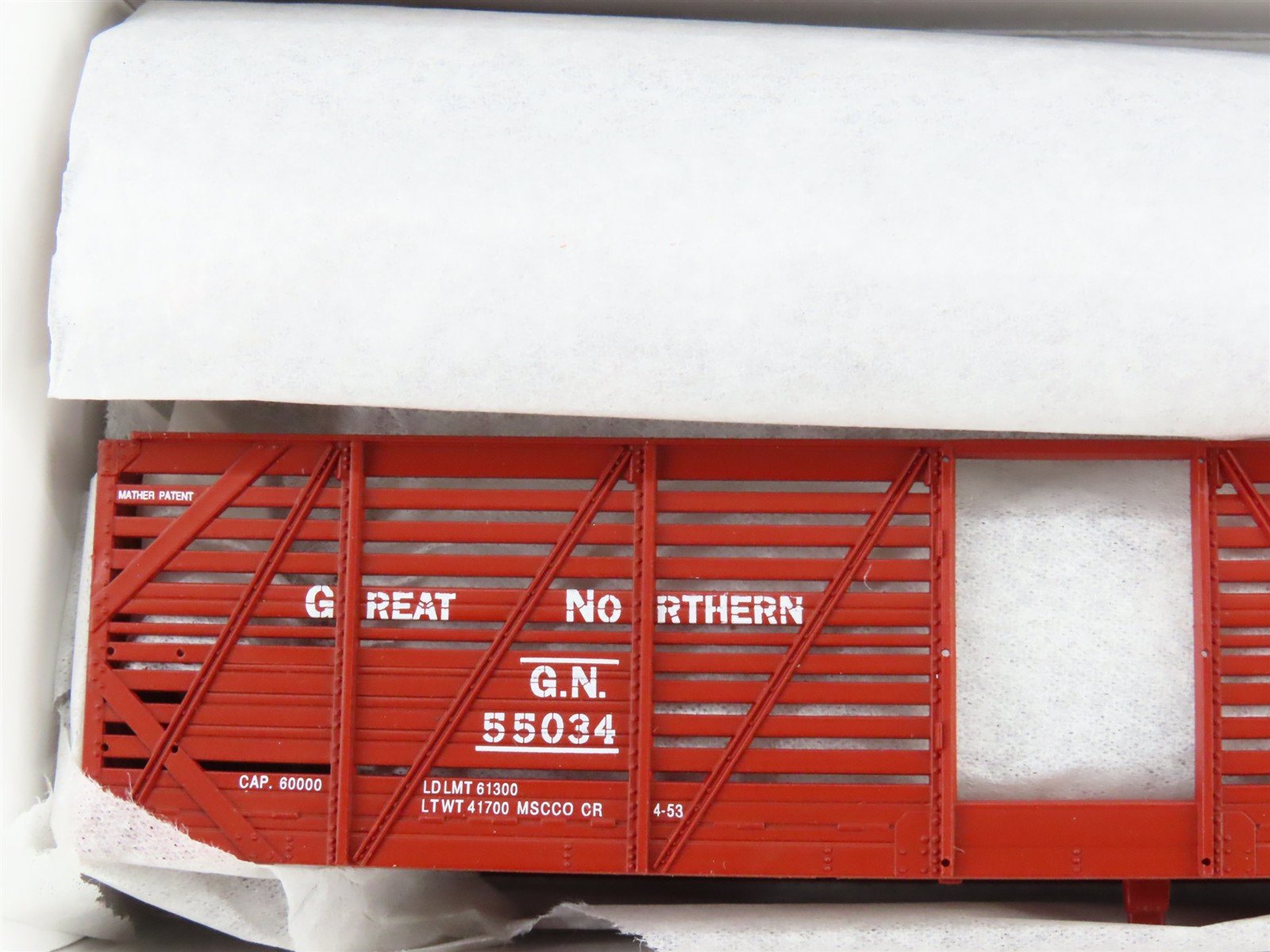 HO Scale PROTO 2000 Kit 21207 GN Great Northern 40' Single Deck Stock Car #55034