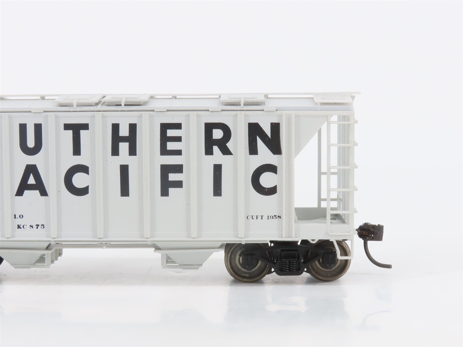 HO Scale Bowser 56136 SP Southern Pacific 2-Bay Covered Hopper #400084 -Upgraded