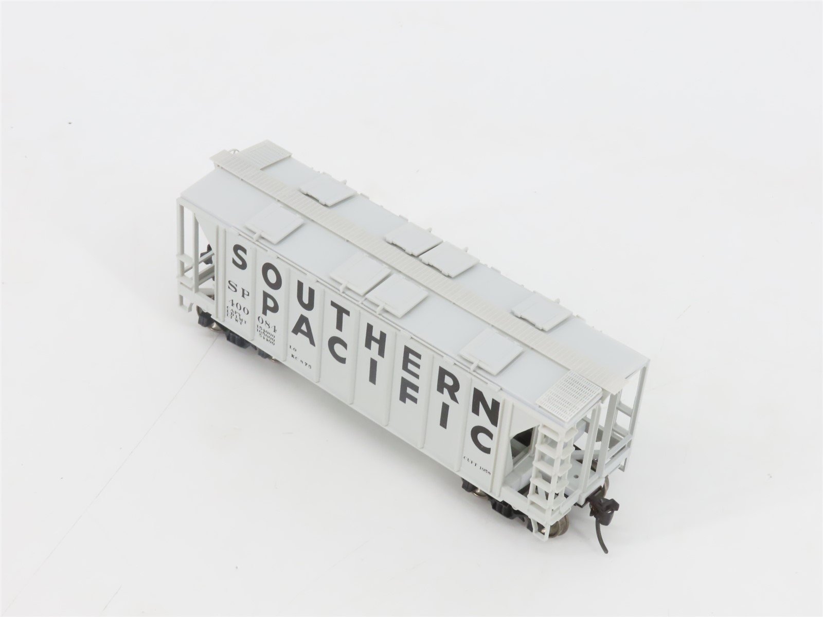 HO Scale Bowser 56136 SP Southern Pacific 2-Bay Covered Hopper #400084 -Upgraded
