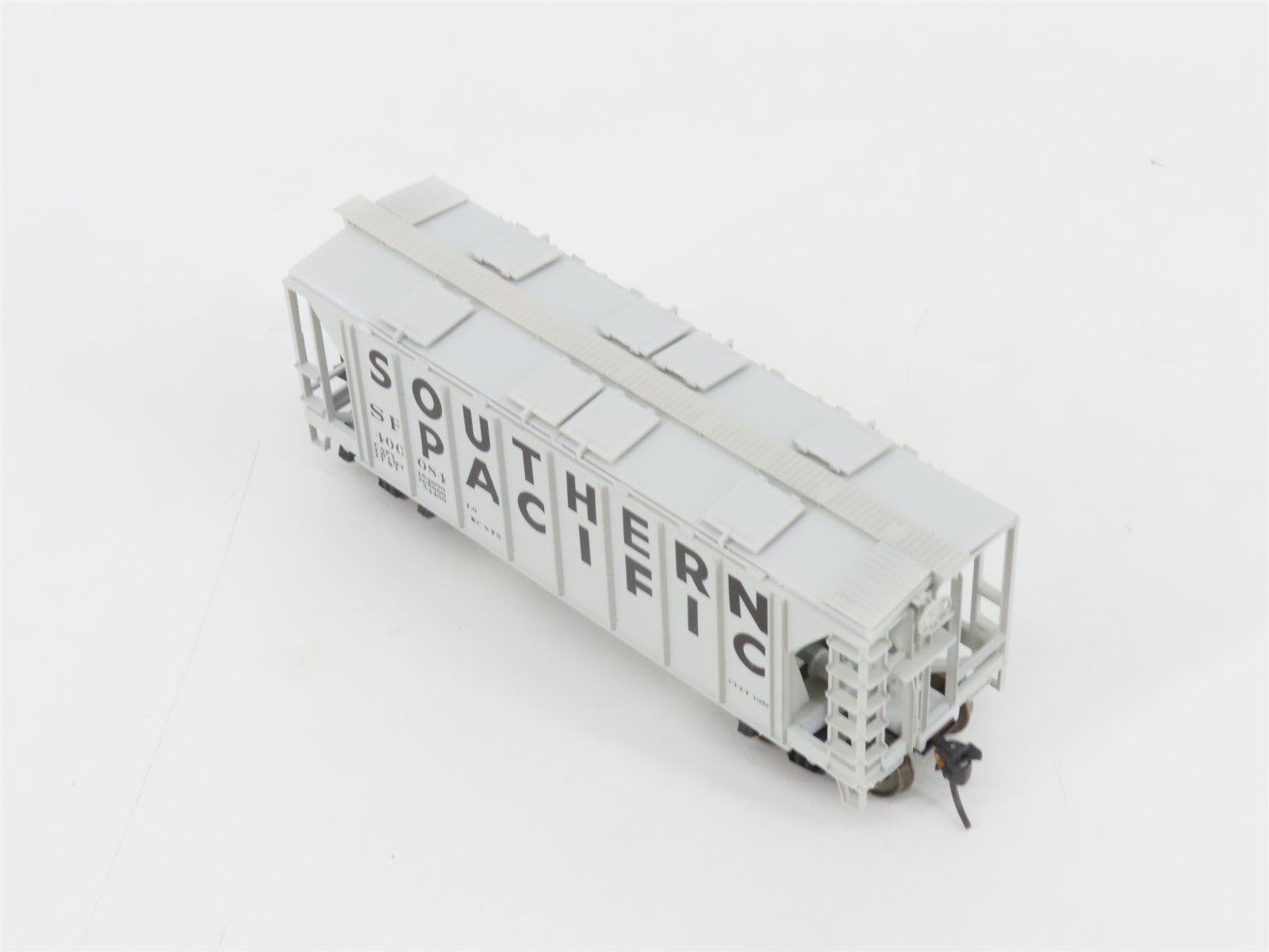 HO Scale Bowser 56136 SP Southern Pacific 2-Bay Covered Hopper #400084 -Upgraded