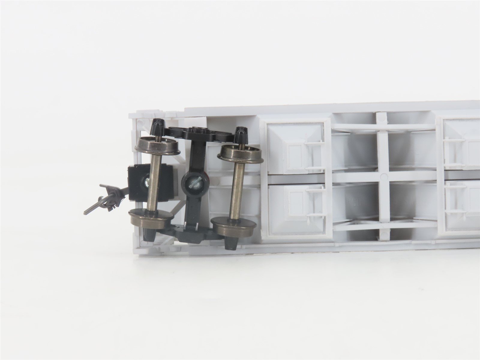 HO Scale Bowser 55680 GN Great Northern 2-Bay Covered Hopper #71145 - Upgraded