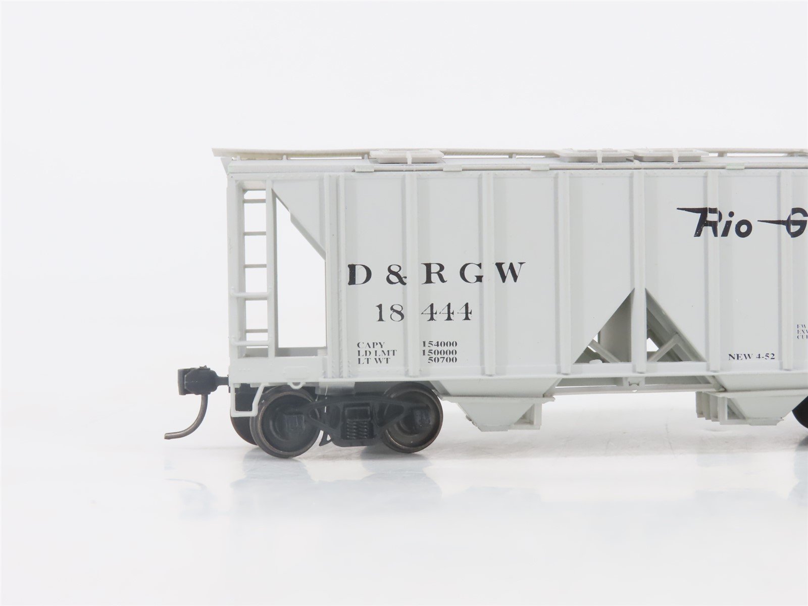 HO Scale Bowser 55615 D&RGW Rio Grande 2-Bay Covered Hopper #18444 -Upgraded
