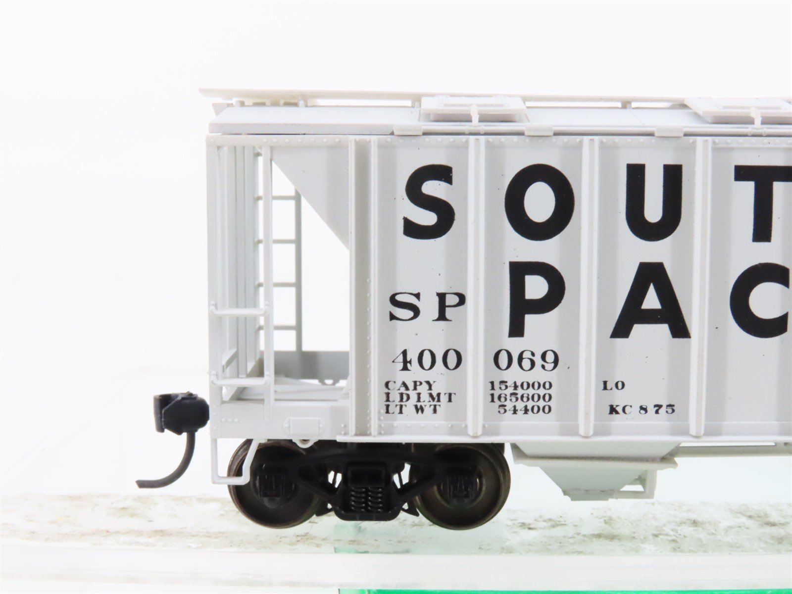 HO Scale Bowser 56136 SP Southern Pacific 2-Bay Covered Hopper #400069 -Upgraded