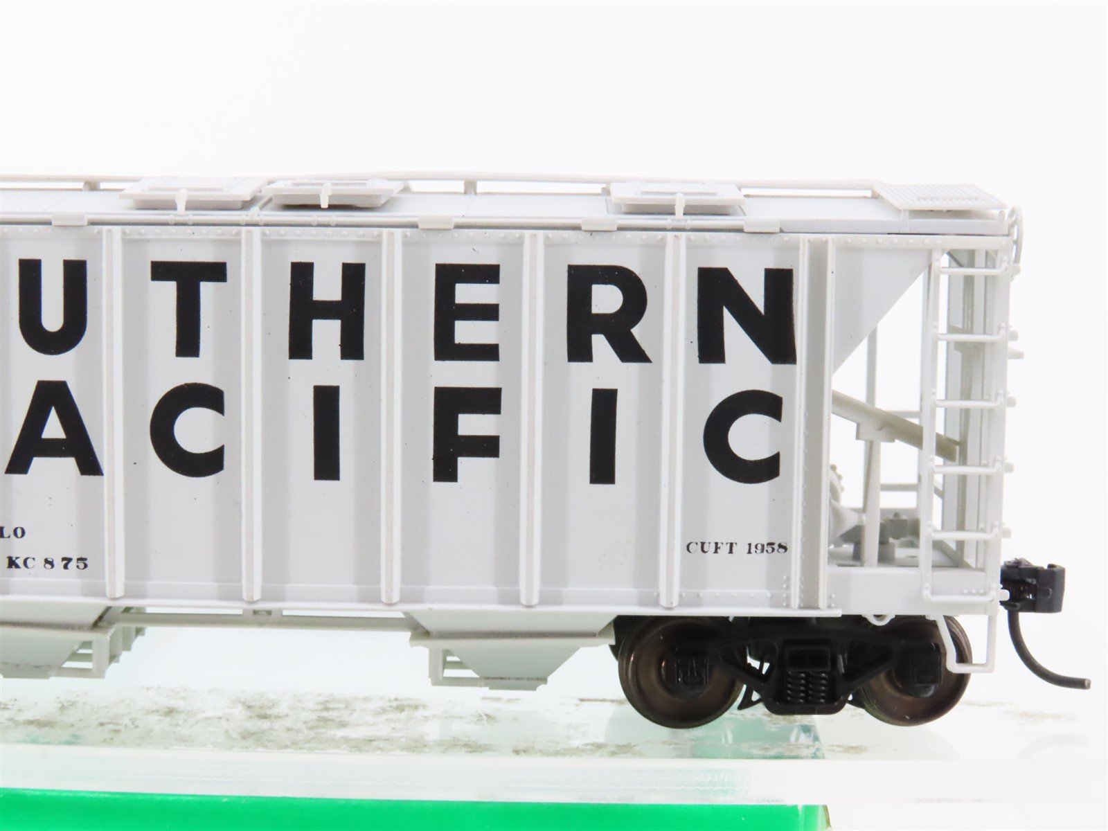 HO Scale Bowser 56136 SP Southern Pacific 2-Bay Covered Hopper #400069 -Upgraded