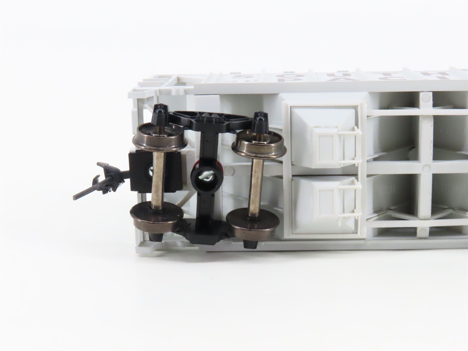 HO Scale Bowser 56136 SP Southern Pacific 2-Bay Covered Hopper #400069 -Upgraded