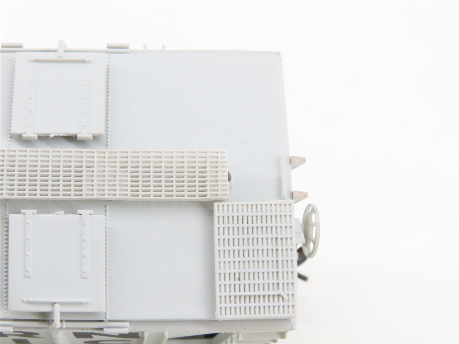 HO Scale Bowser 56136 SP Southern Pacific 2-Bay Covered Hopper #400069 -Upgraded