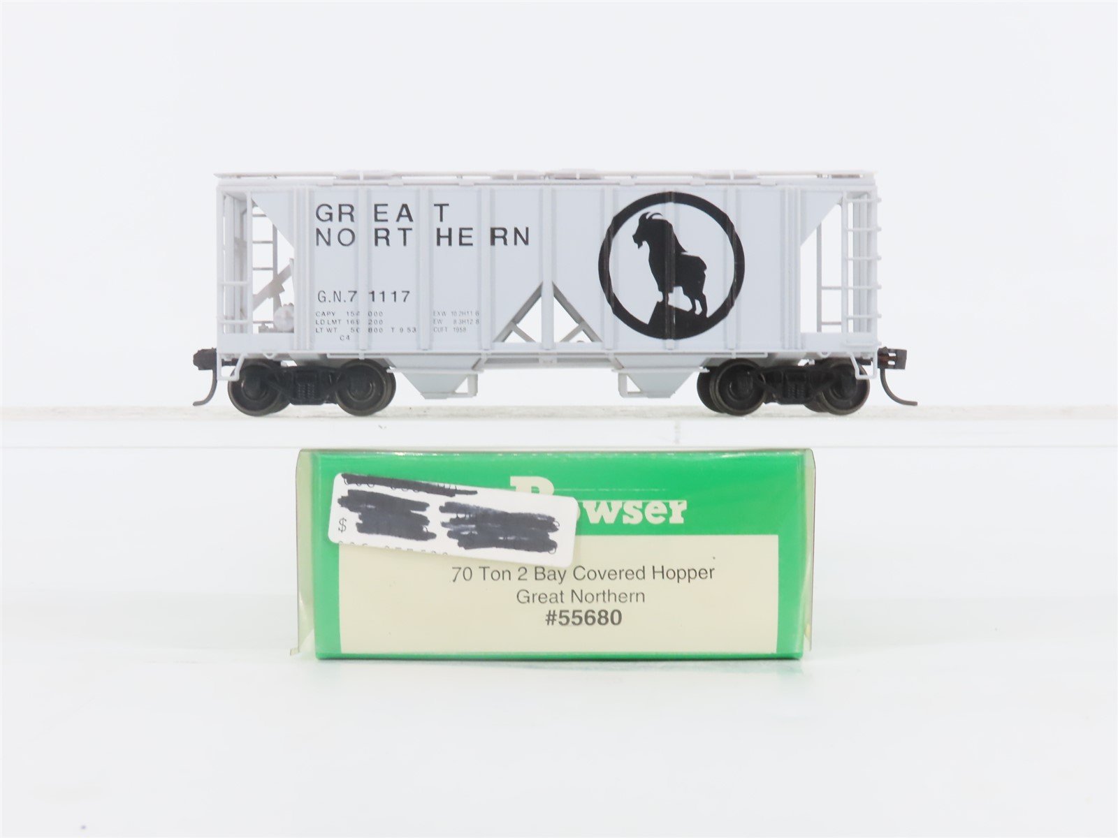 HO Scale Bowser 55680 GN Great Northern 2-Bay Covered Hopper #71117 -Upgraded