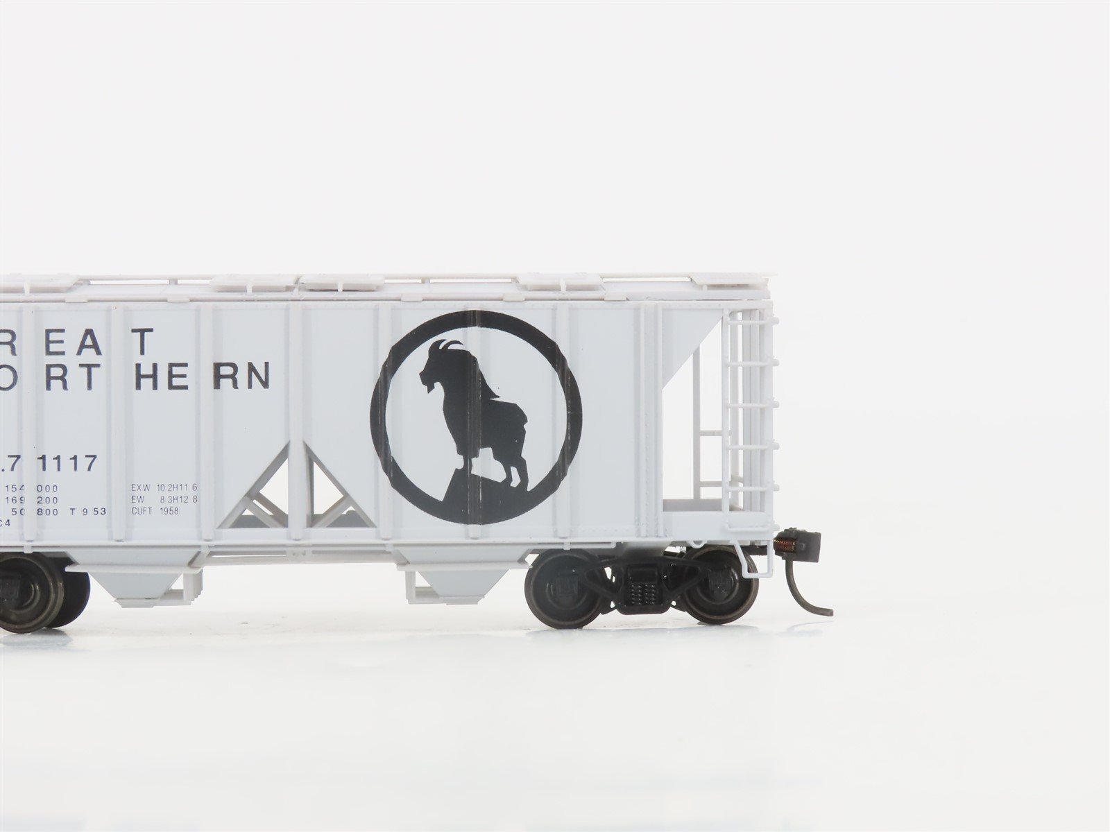 HO Scale Bowser 55680 GN Great Northern 2-Bay Covered Hopper #71117 -Upgraded