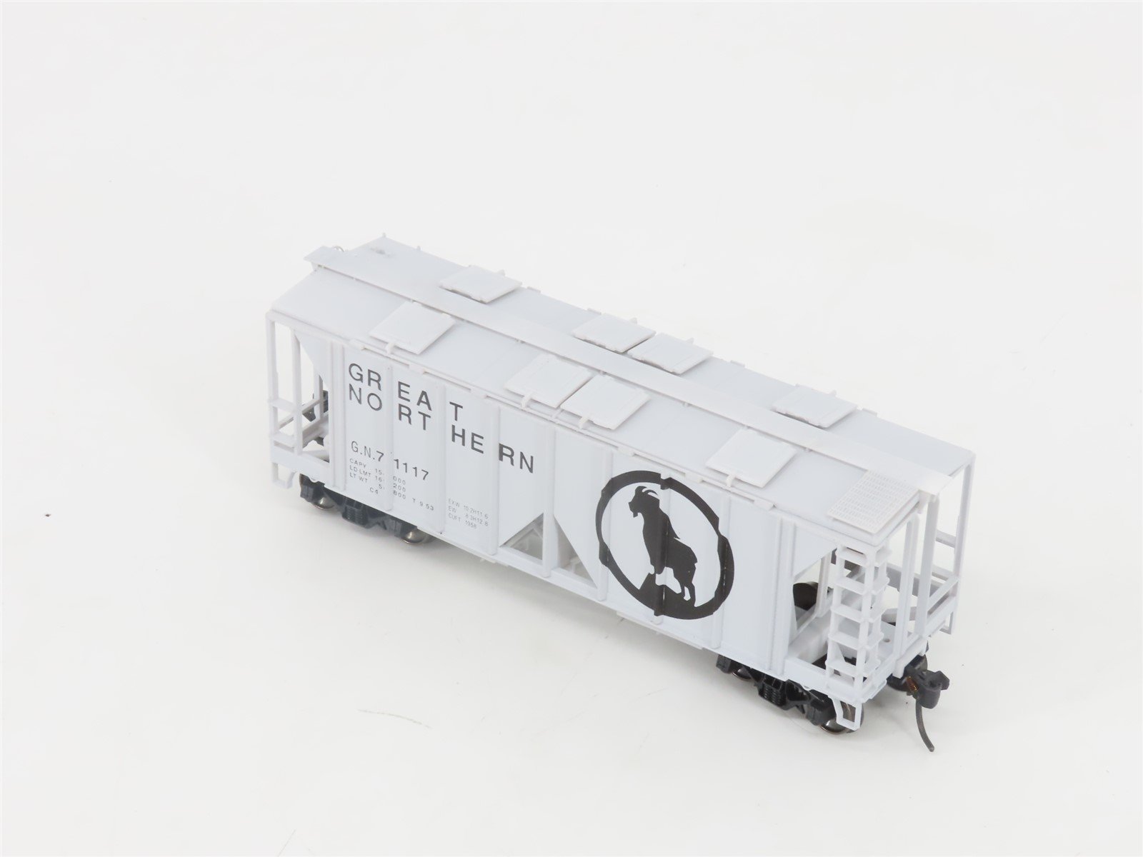 HO Scale Bowser 55680 GN Great Northern 2-Bay Covered Hopper #71117 -Upgraded