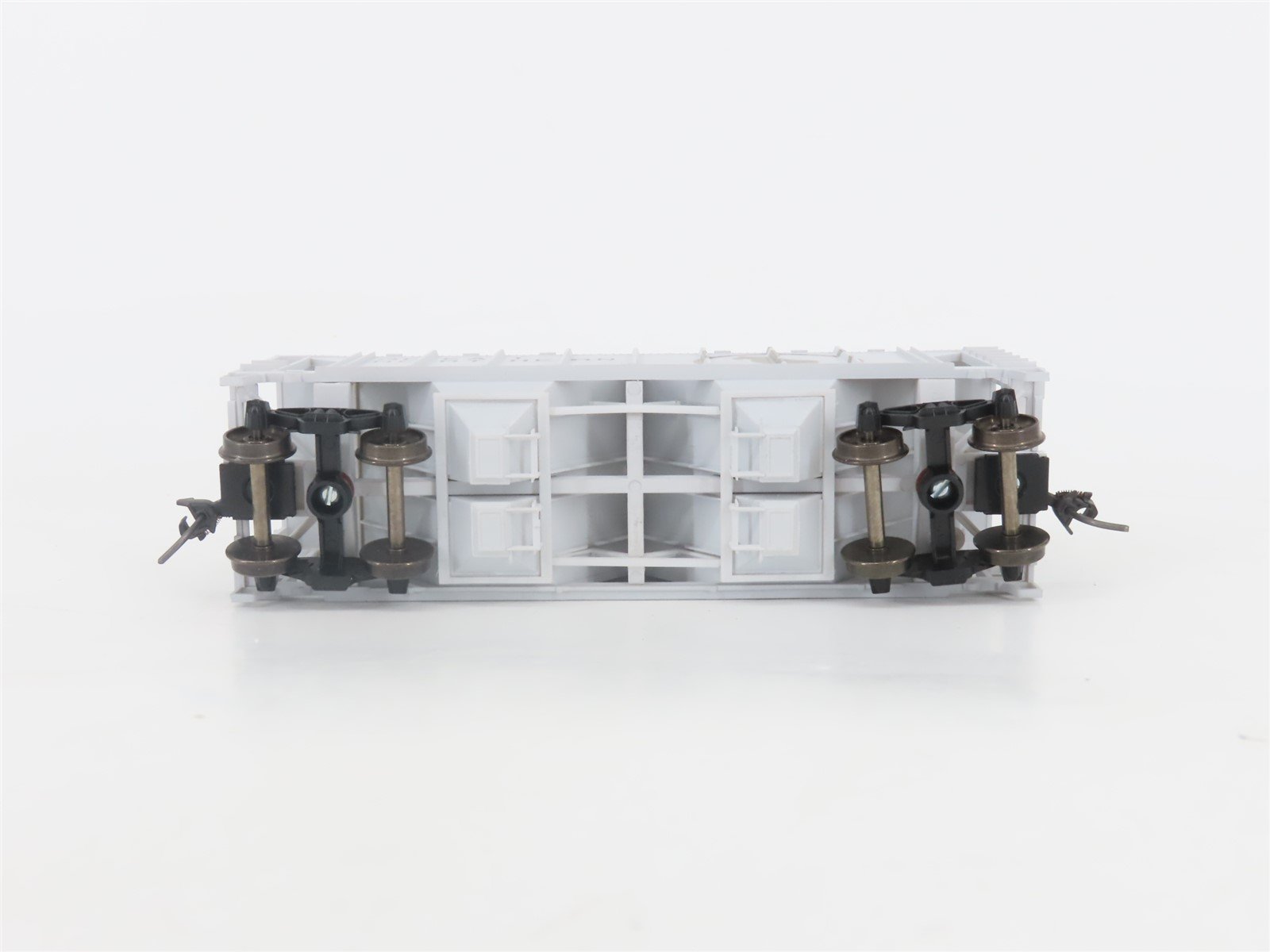 HO Scale Bowser 55680 GN Great Northern 2-Bay Covered Hopper #71117 -Upgraded