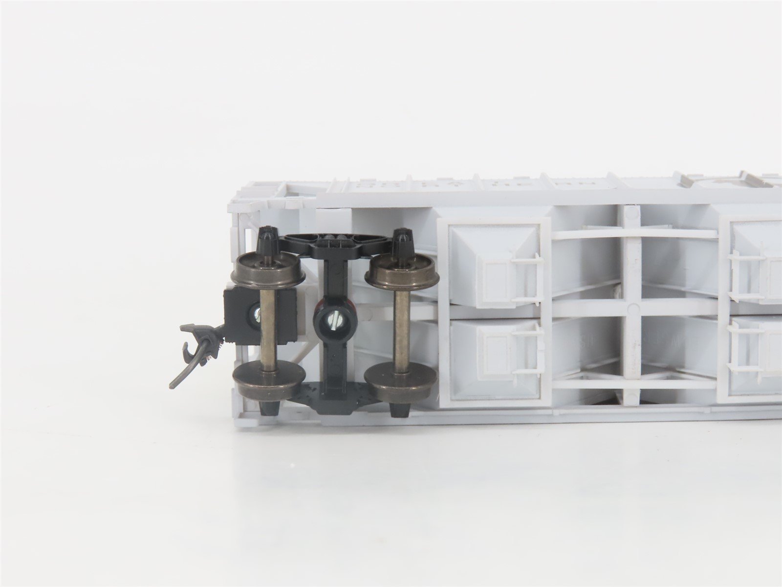 HO Scale Bowser 55680 GN Great Northern 2-Bay Covered Hopper #71117 -Upgraded