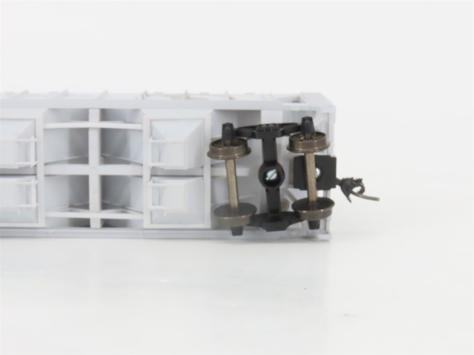 HO Scale Bowser 55680 GN Great Northern 2-Bay Covered Hopper #71117 -Upgraded