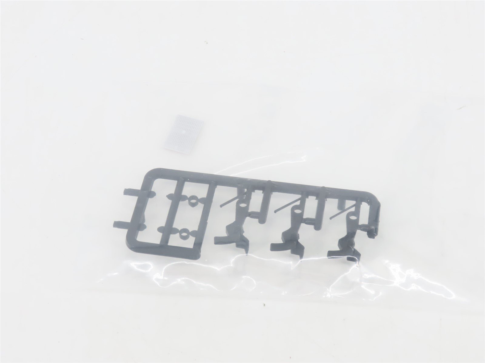 HO Scale Bowser 55680 GN Great Northern 2-Bay Covered Hopper #71117 -Upgraded